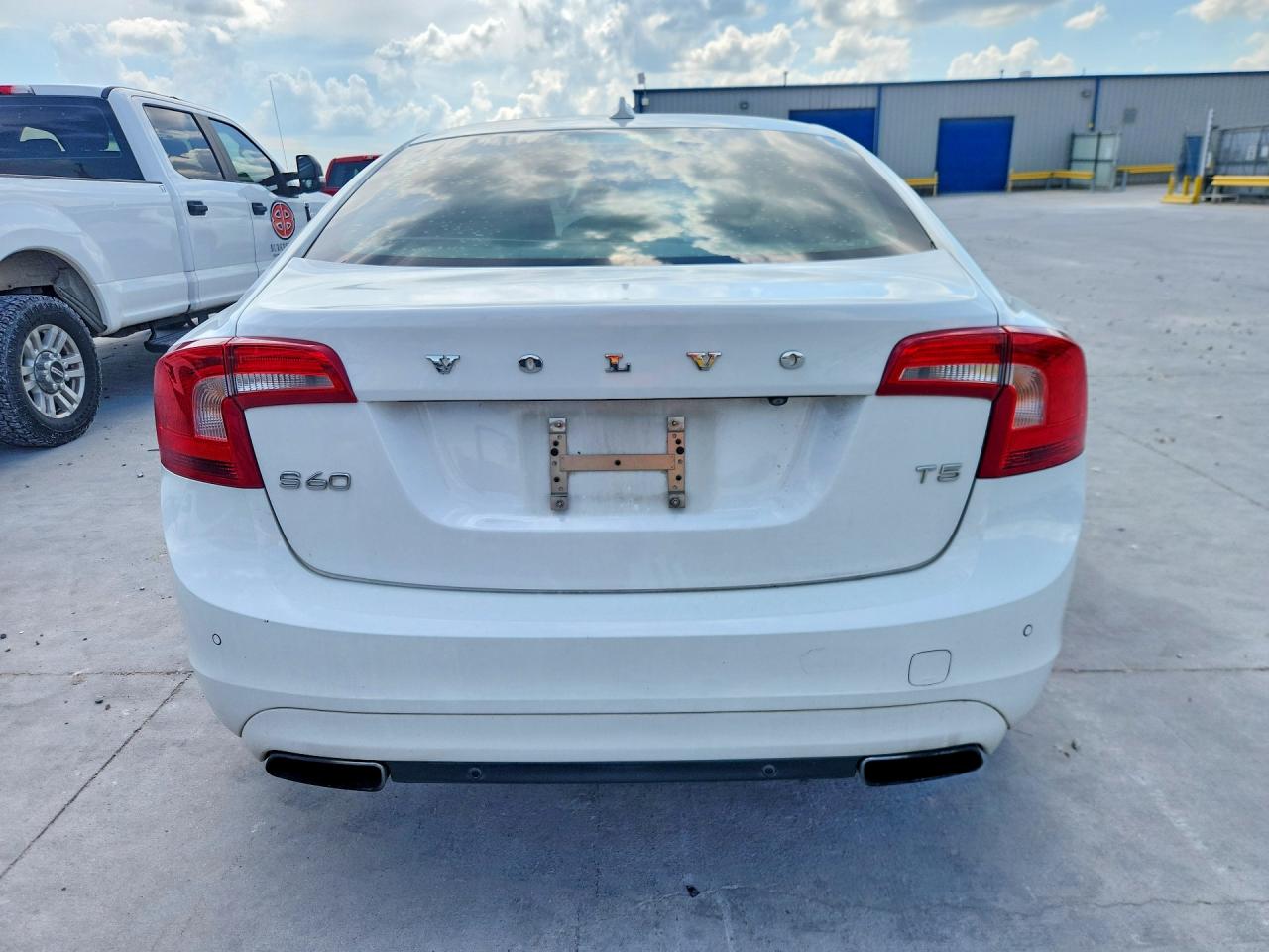 2015 Volvo S60 Premier Белый vin: YV140MFK0F2355470