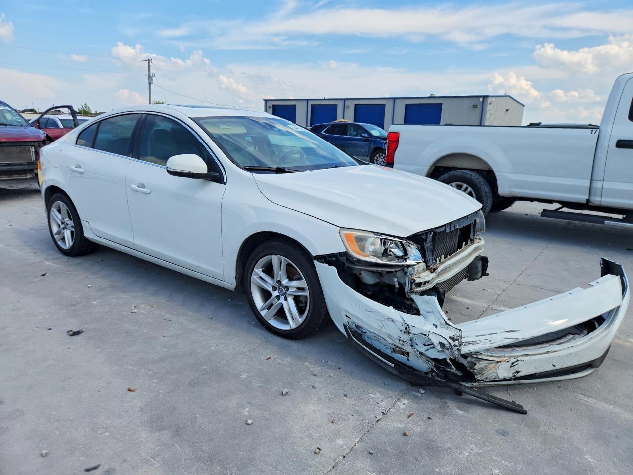 2015 Volvo S60 Premier Белый vin: YV140MFK0F2355470
