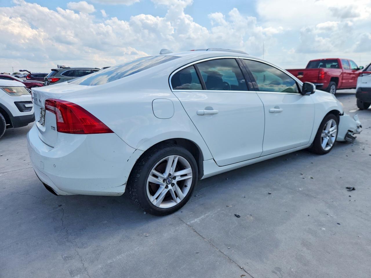 2015 Volvo S60 Premier Белый vin: YV140MFK0F2355470