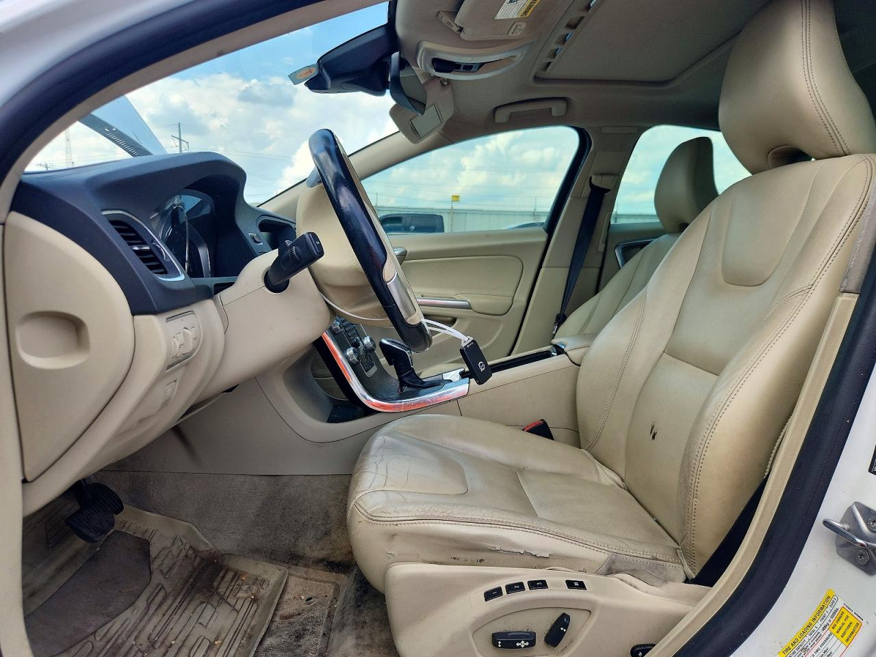 2015 Volvo S60 Premier Белый vin: YV140MFK0F2355470