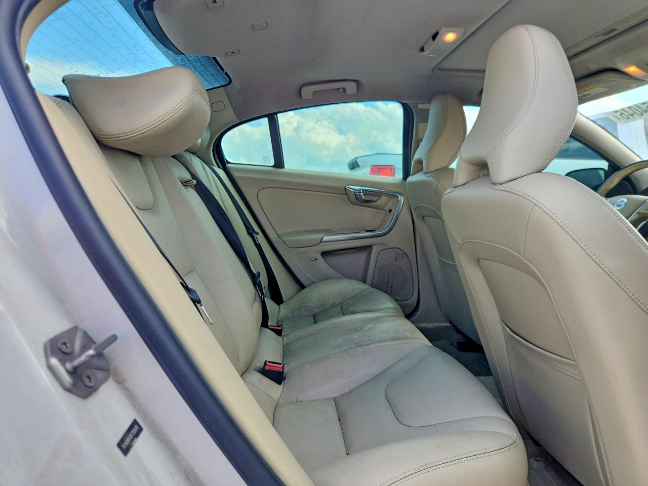 2015 Volvo S60 Premier Белый vin: YV140MFK0F2355470