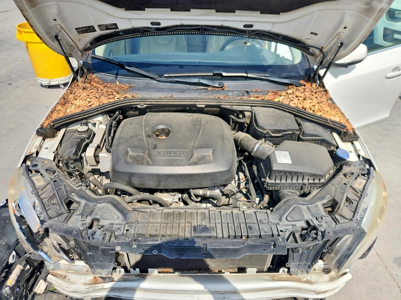 2015 Volvo S60 Premier Белый vin: YV140MFK0F2355470