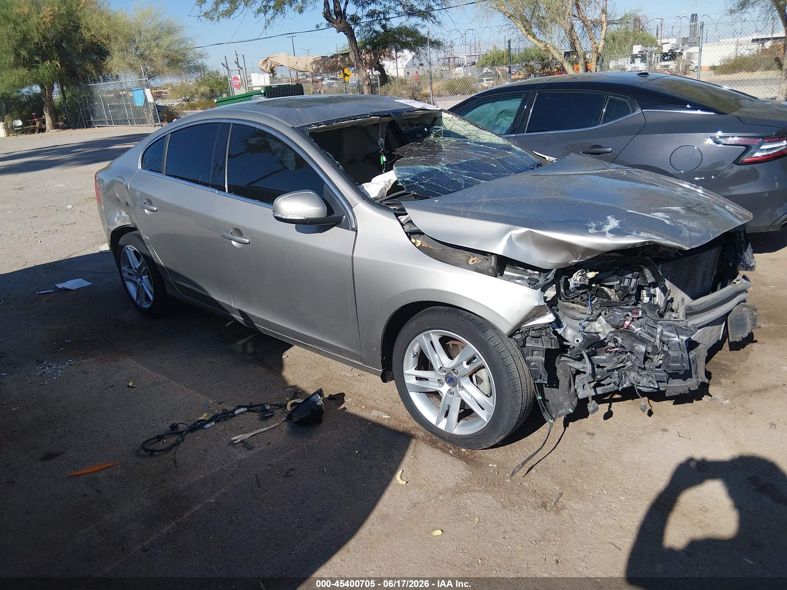 2015 Volvo S60 T5 Premier Beige vin: YV140MFK3F2335746