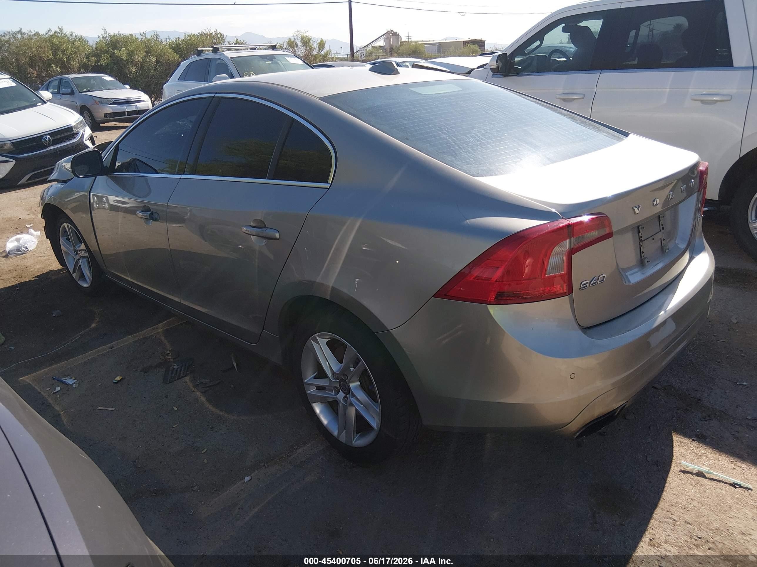 2015 Volvo S60 T5 Premier Beige vin: YV140MFK3F2335746