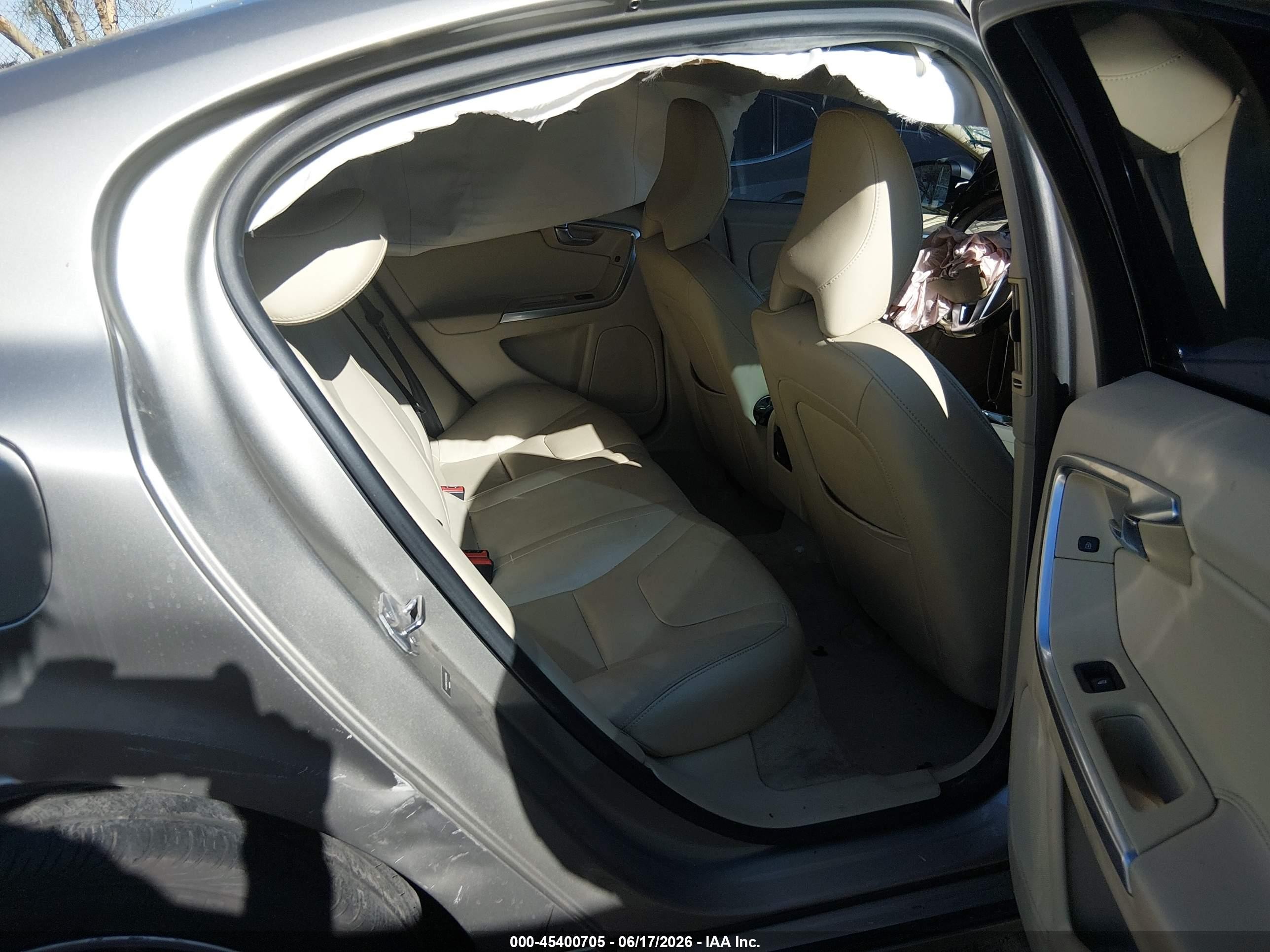 2015 Volvo S60 T5 Premier Beige vin: YV140MFK3F2335746