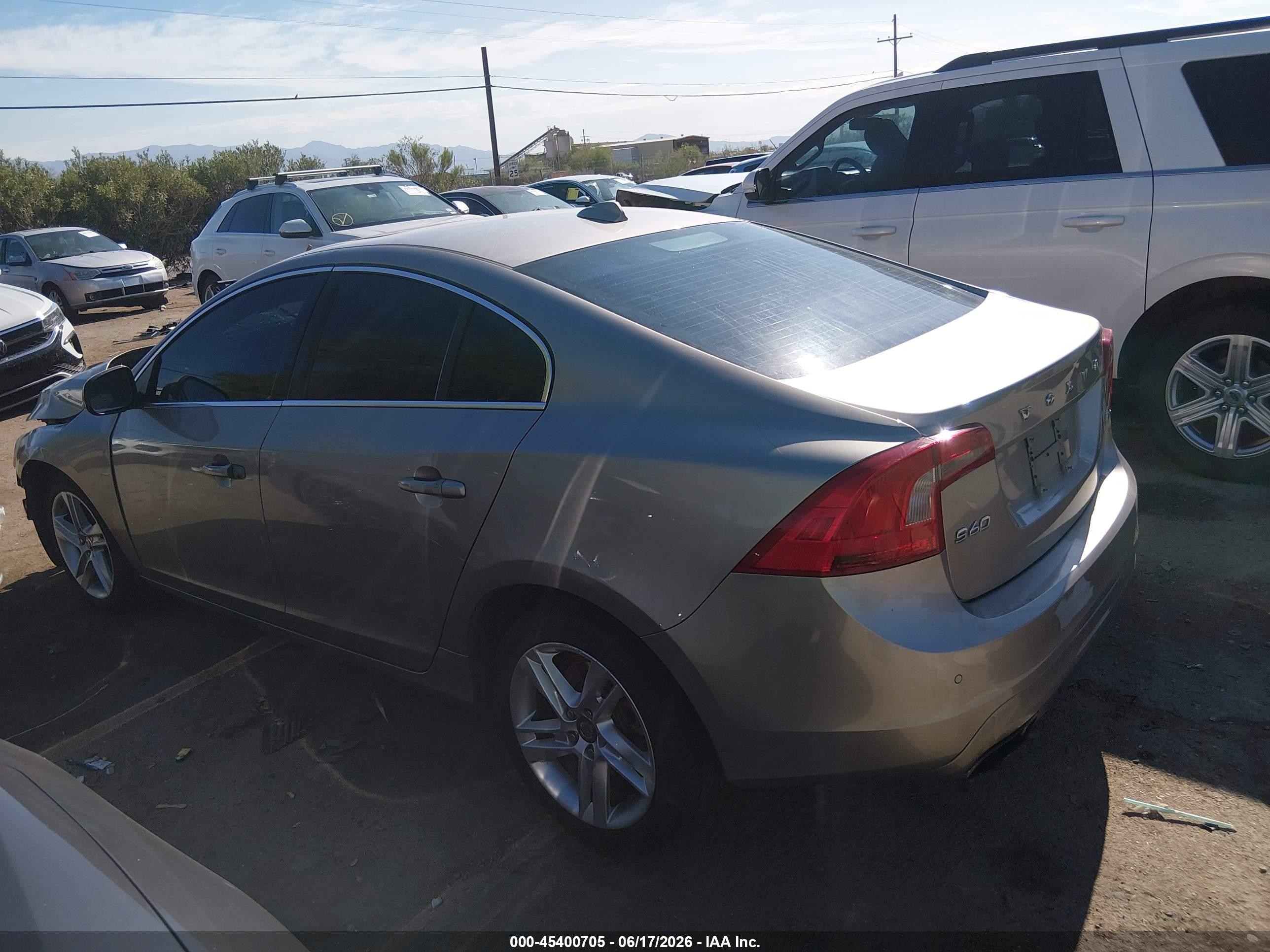 2015 Volvo S60 T5 Premier Beige vin: YV140MFK3F2335746
