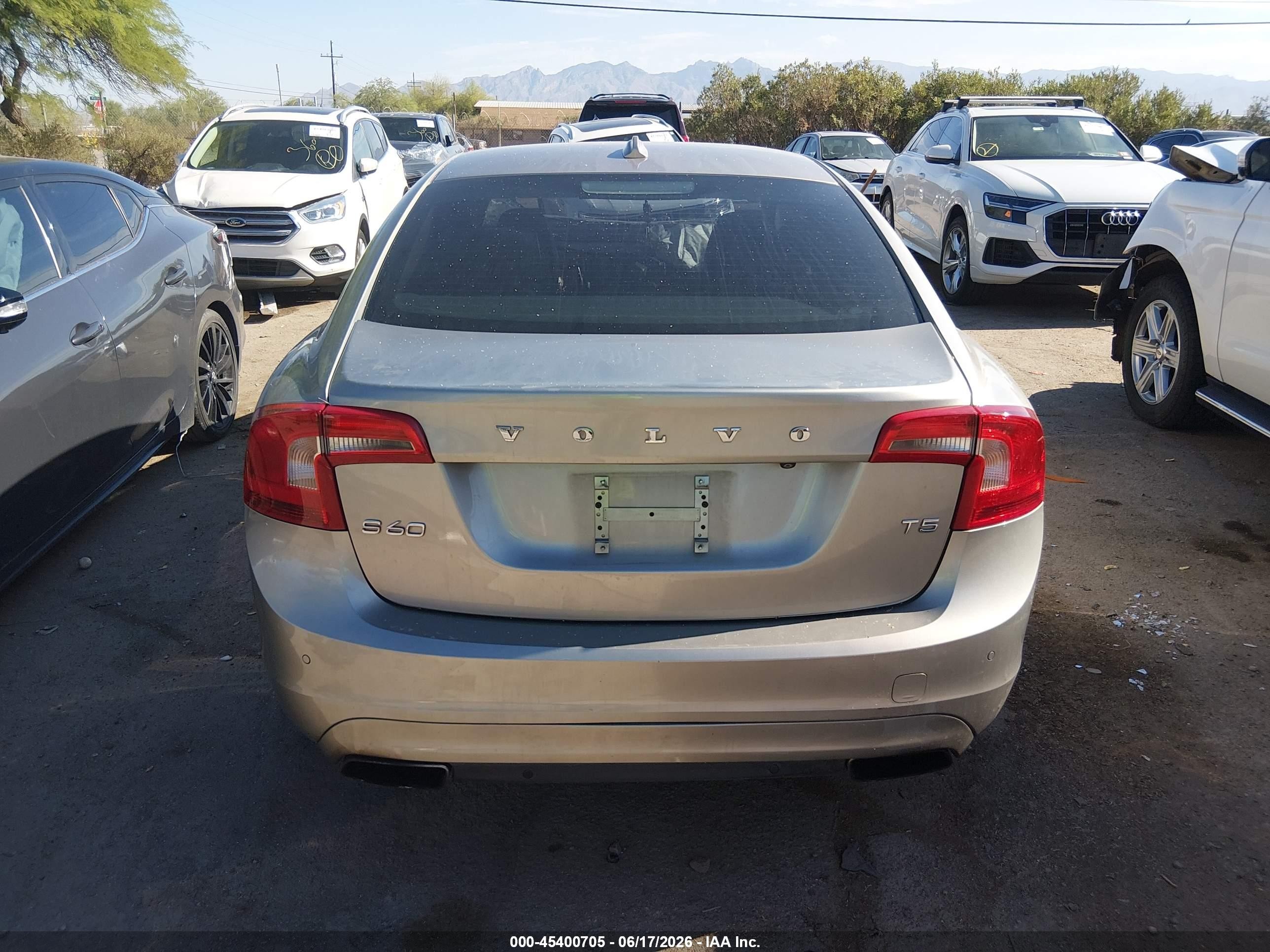 2015 Volvo S60 T5 Premier Beige vin: YV140MFK3F2335746