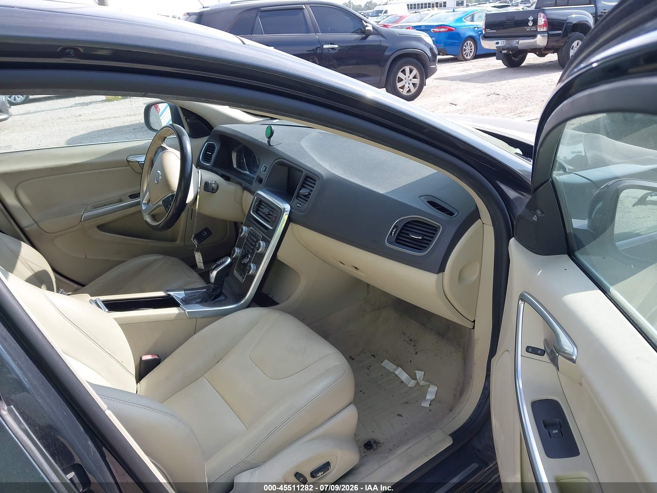 2015 Volvo S60 T5 Premier Серый vin: YV140MFK3F2337643