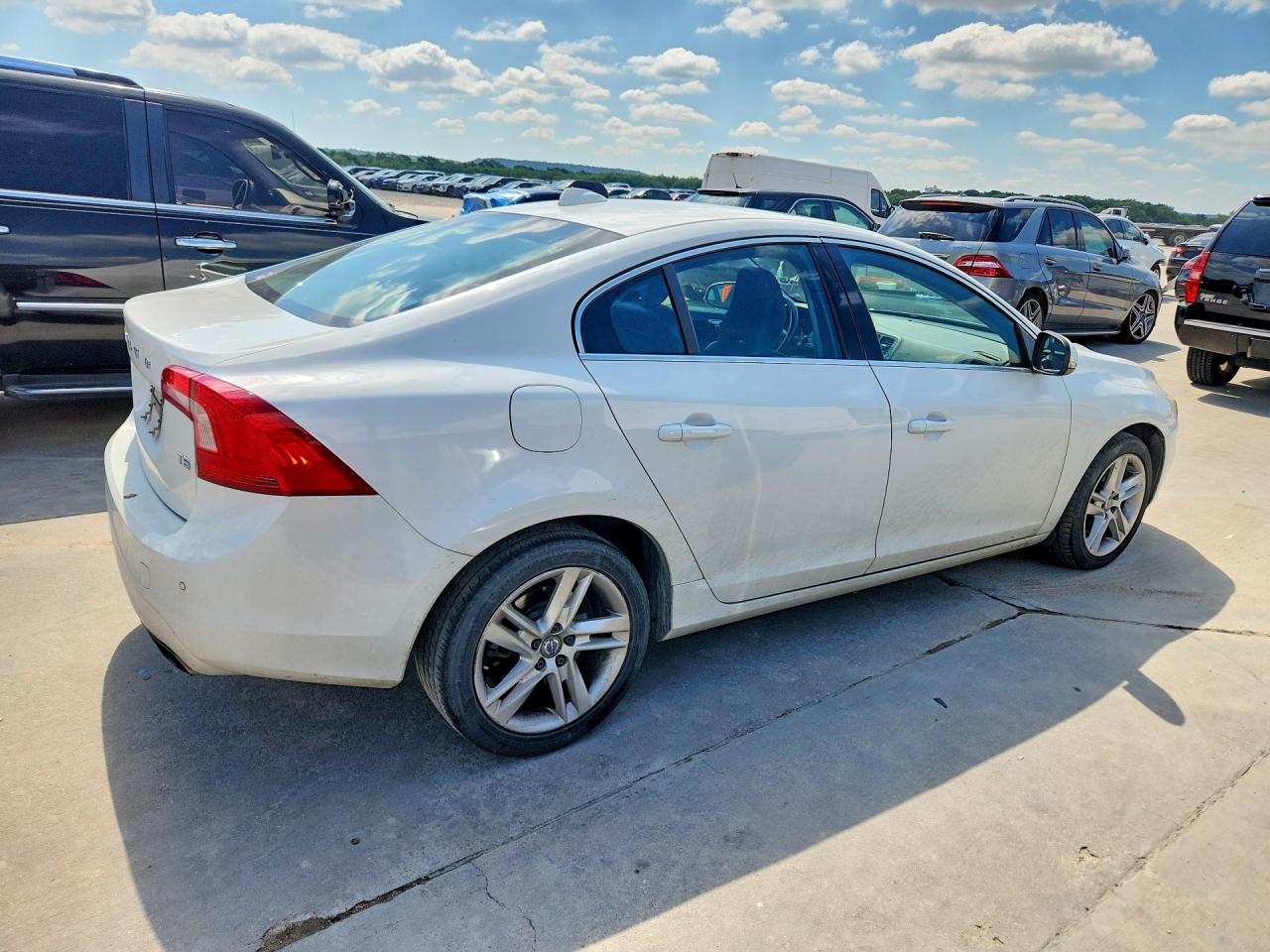 2015 Volvo S60 Premier White vin: YV140MFK5F2354282