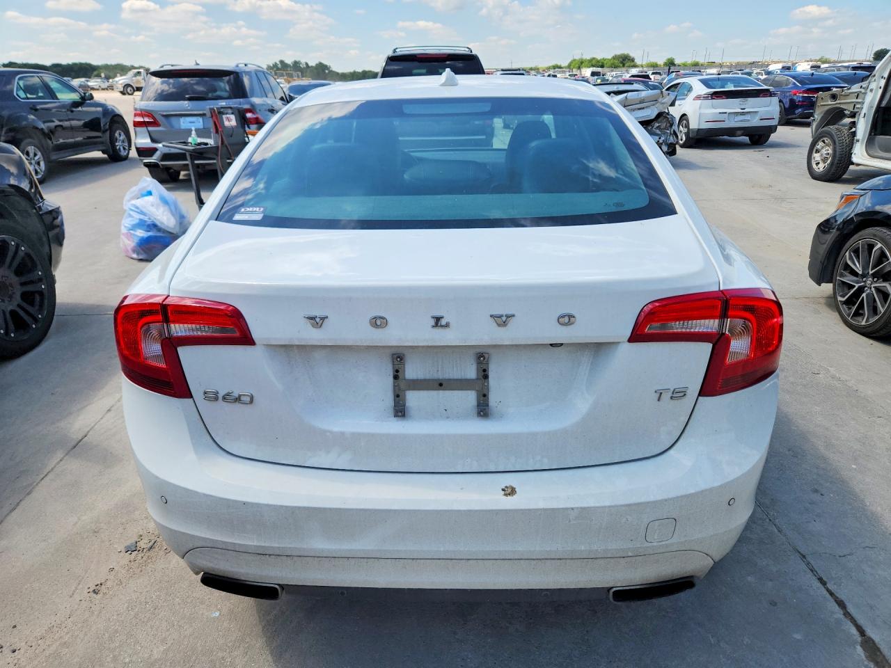 2015 Volvo S60 Premier White vin: YV140MFK5F2354282