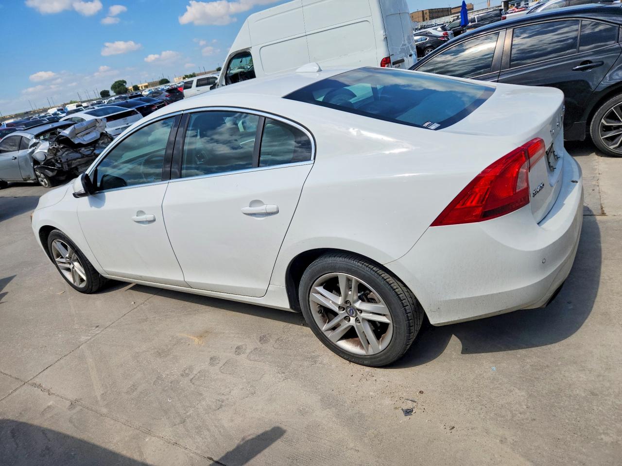 2015 Volvo S60 Premier White vin: YV140MFK5F2354282