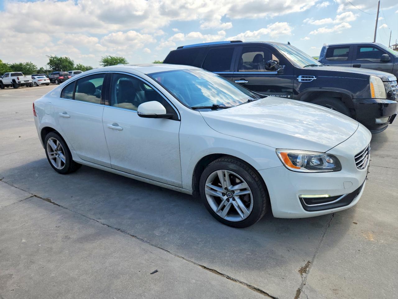 2015 Volvo S60 Premier White vin: YV140MFK5F2354282