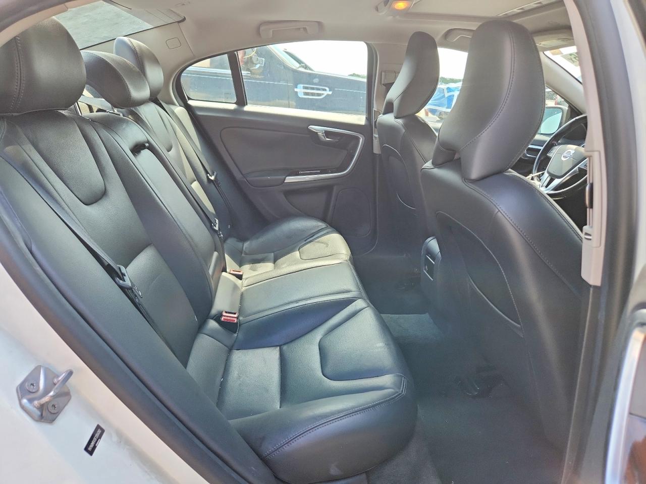 2015 Volvo S60 Premier White vin: YV140MFK5F2354282