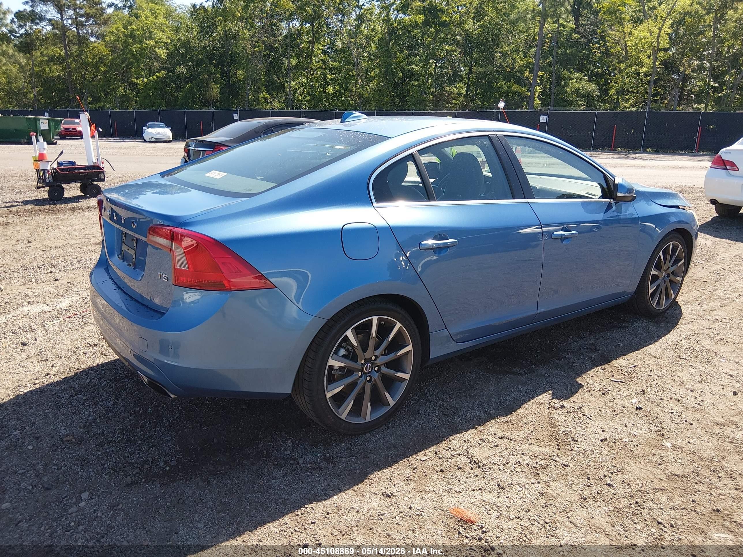 2015 Volvo S60 T5 Premier Blue vin: YV140MFK7F1347775