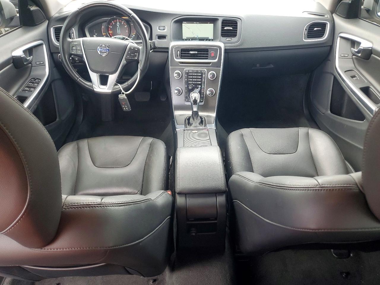 2015 Volvo S60 Premier Серебряный vin: YV140MFKXF2360918