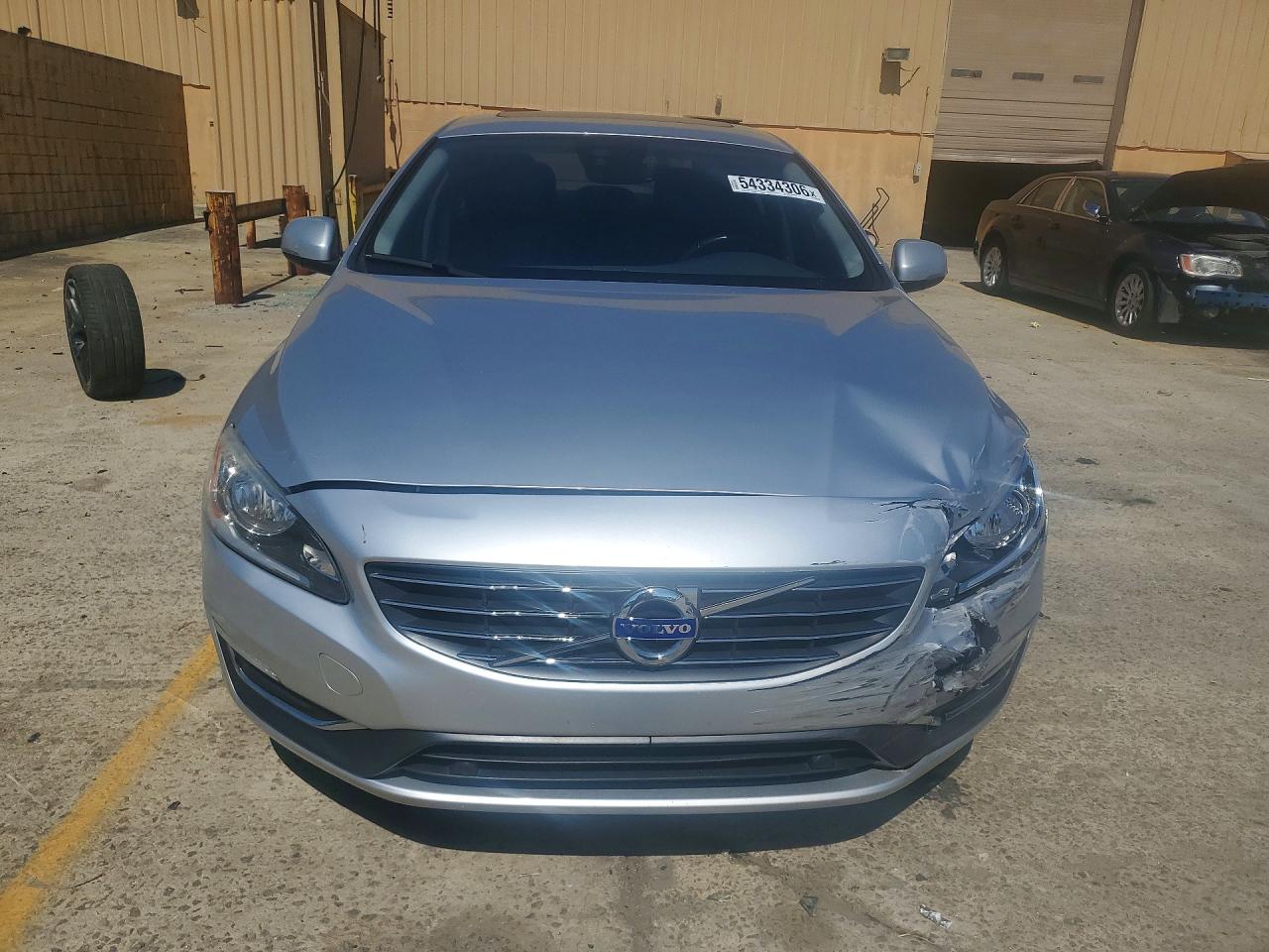2015 Volvo S60 Premier Серебряный vin: YV140MFKXF2360918