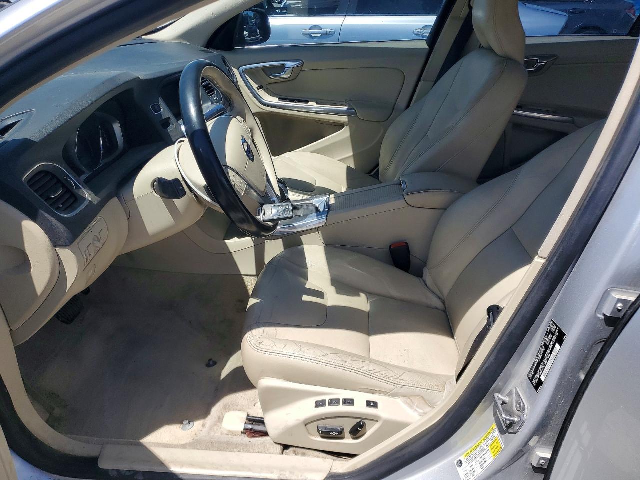 2015 Volv S60 Silver vin: YV140MFKXF2366296