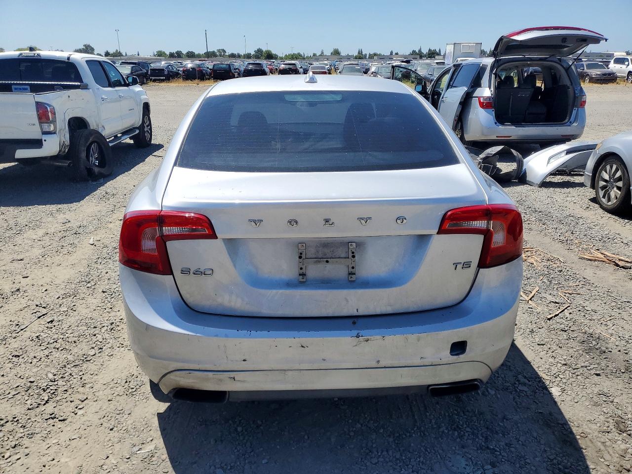 2015 Volv S60 Silver vin: YV140MFKXF2366296