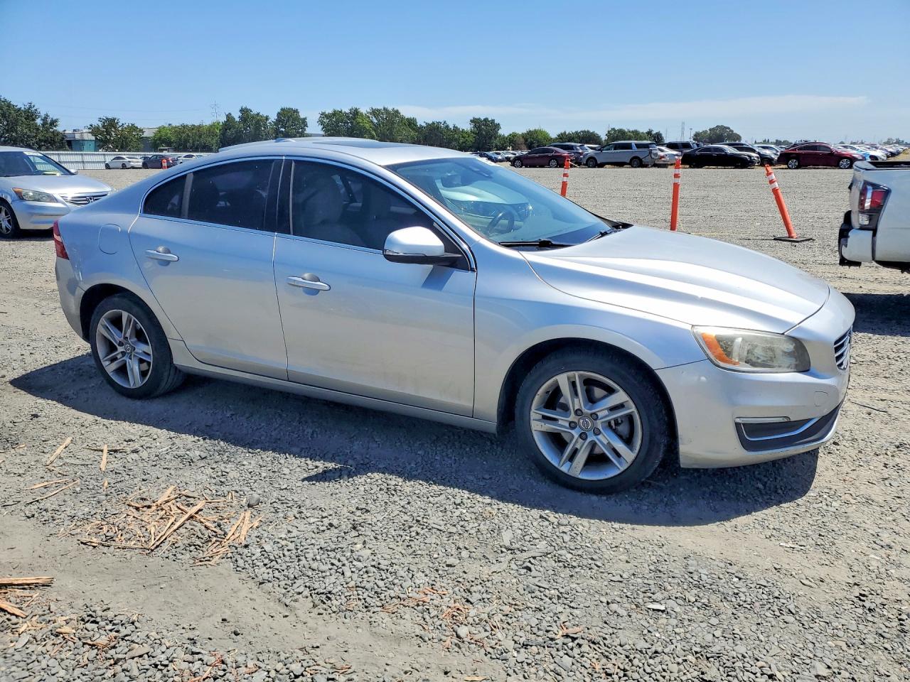 2015 Volv S60 Silver vin: YV140MFKXF2366296