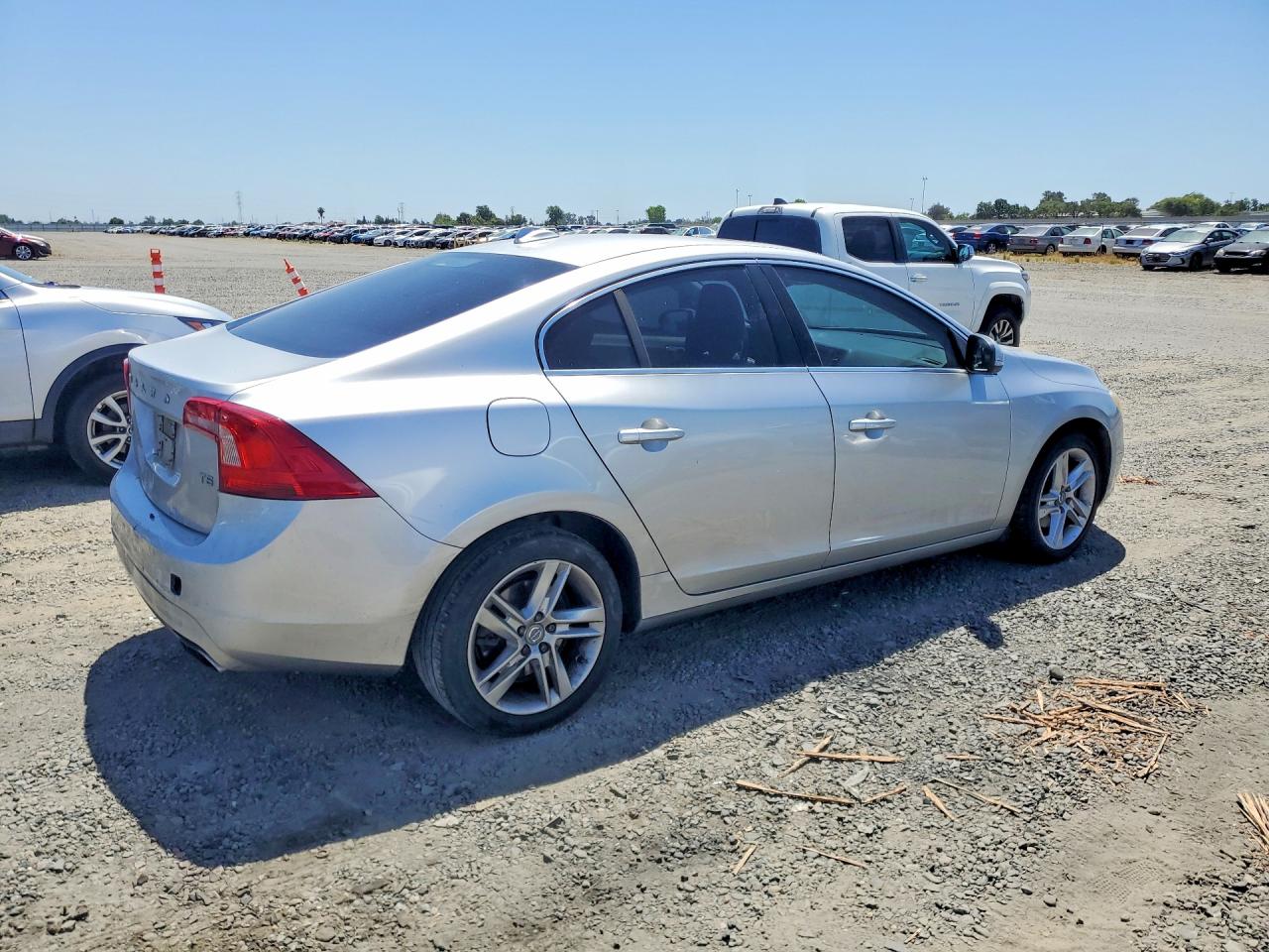 2015 Volv S60 Silver vin: YV140MFKXF2366296