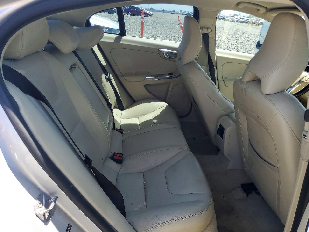 2015 Volv S60 Silver vin: YV140MFKXF2366296