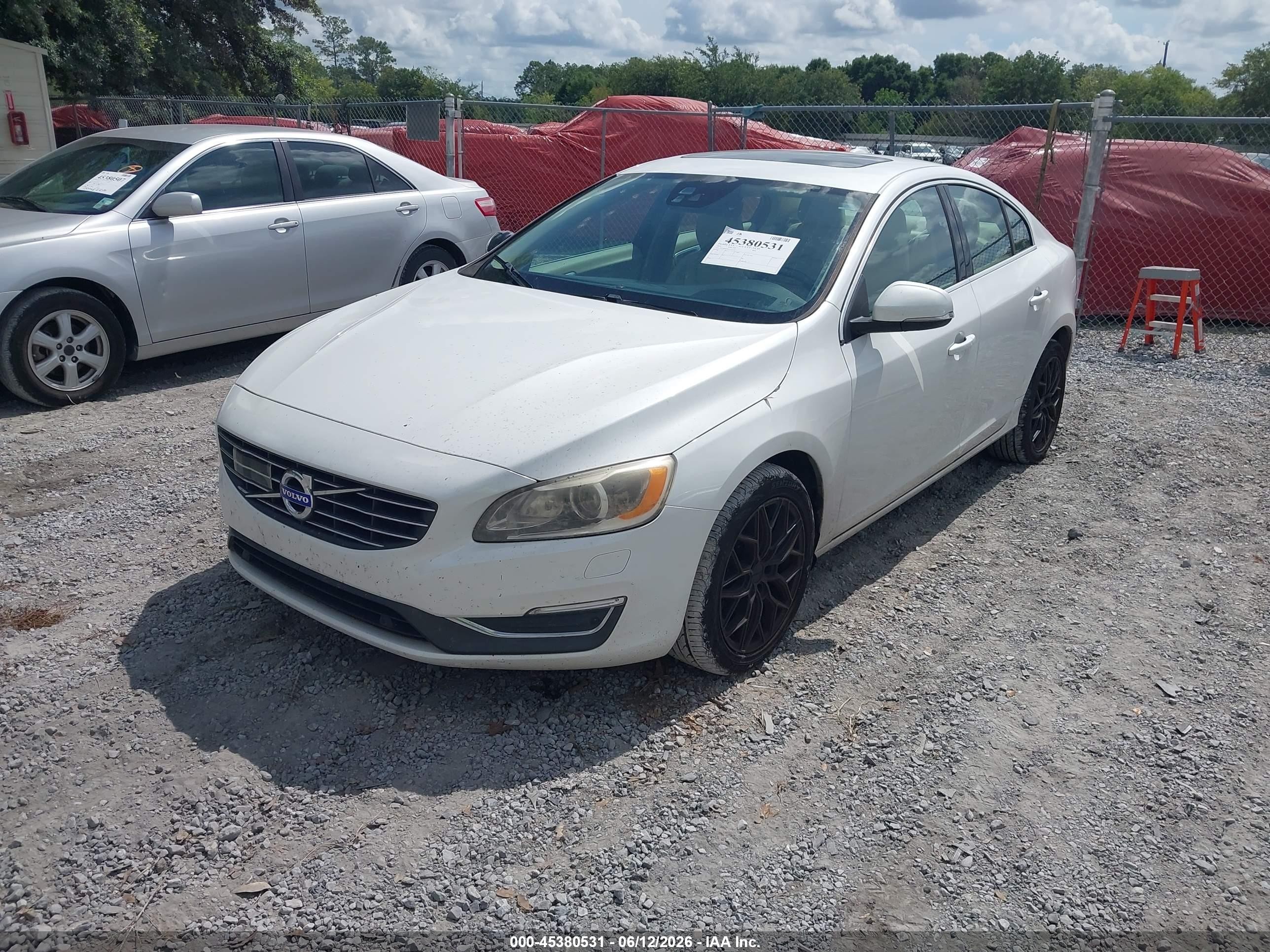 2015 Volvo S60 T5 Platinum White vin: YV140MFM1F1355727