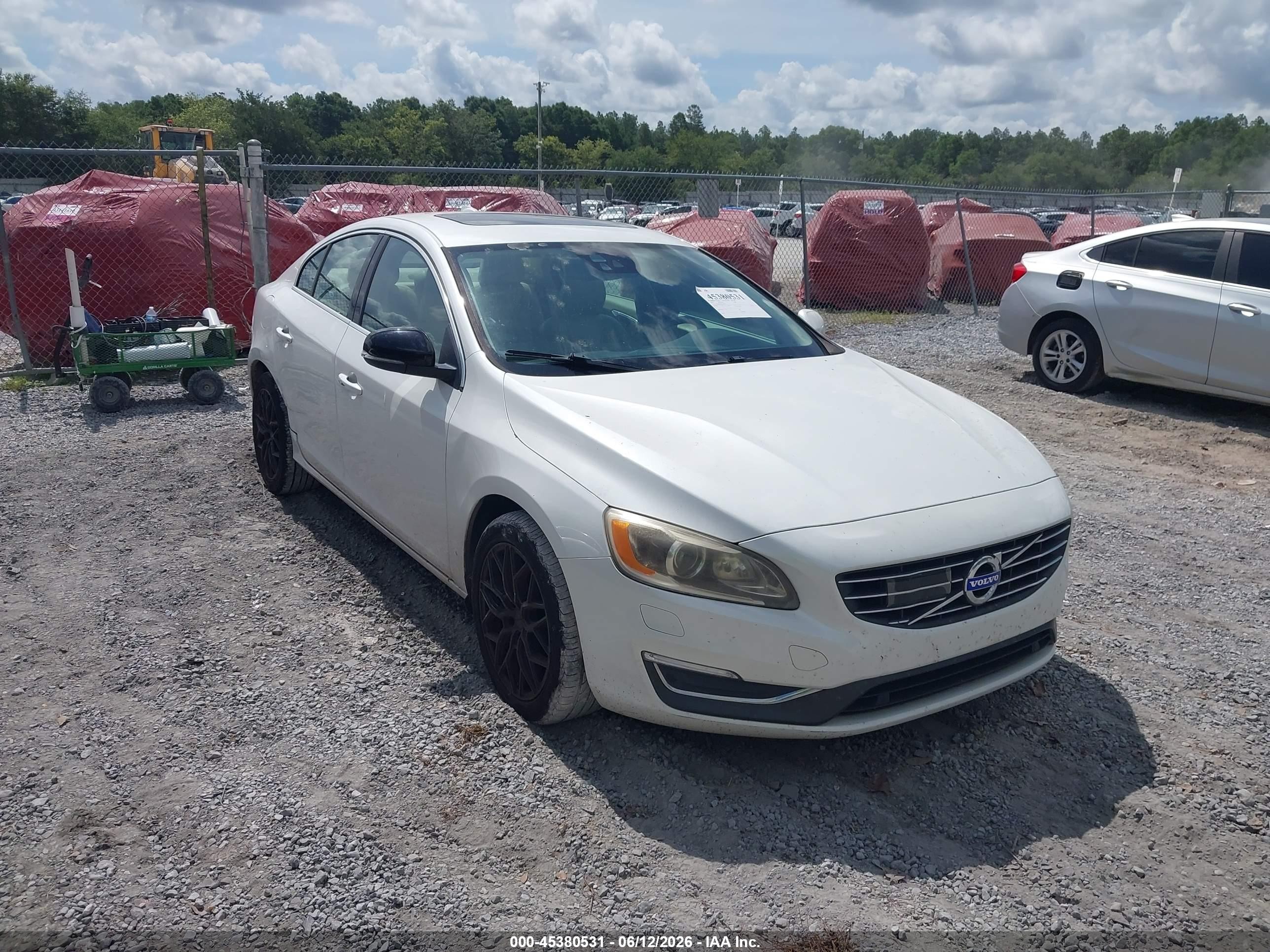 2015 Volvo S60 T5 Platinum White vin: YV140MFM1F1355727