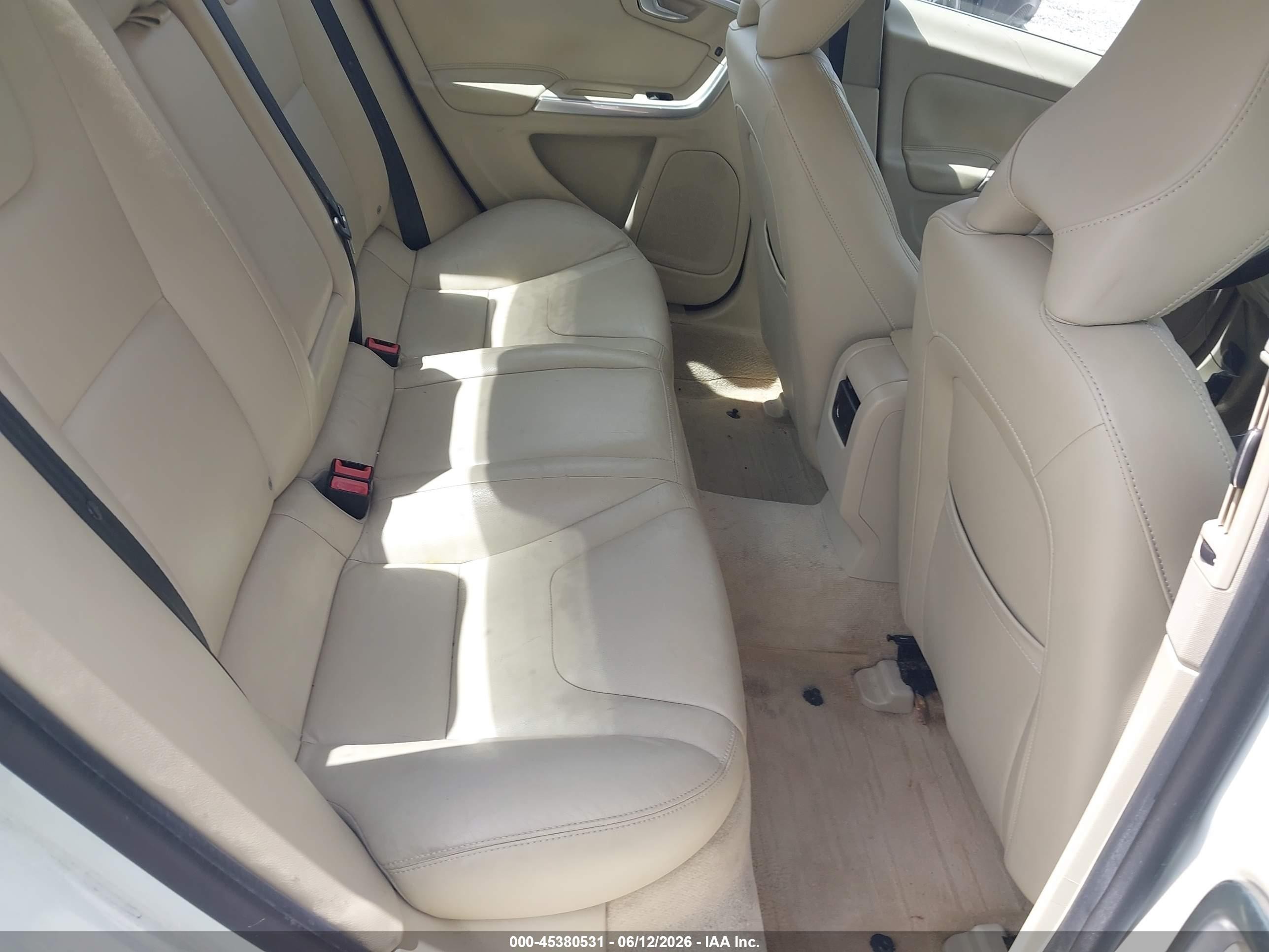 2015 Volvo S60 T5 Platinum White vin: YV140MFM1F1355727