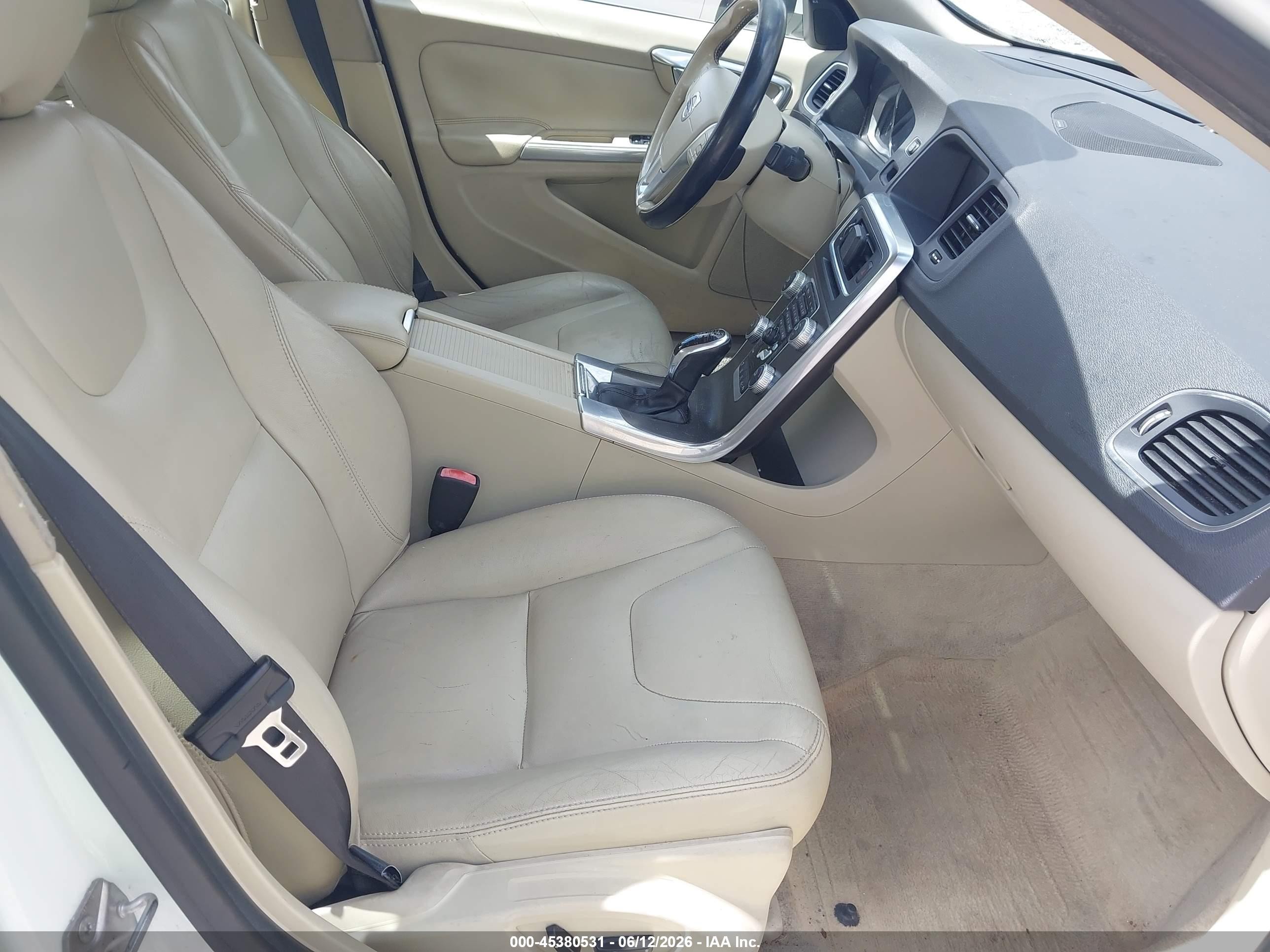 2015 Volvo S60 T5 Platinum White vin: YV140MFM1F1355727