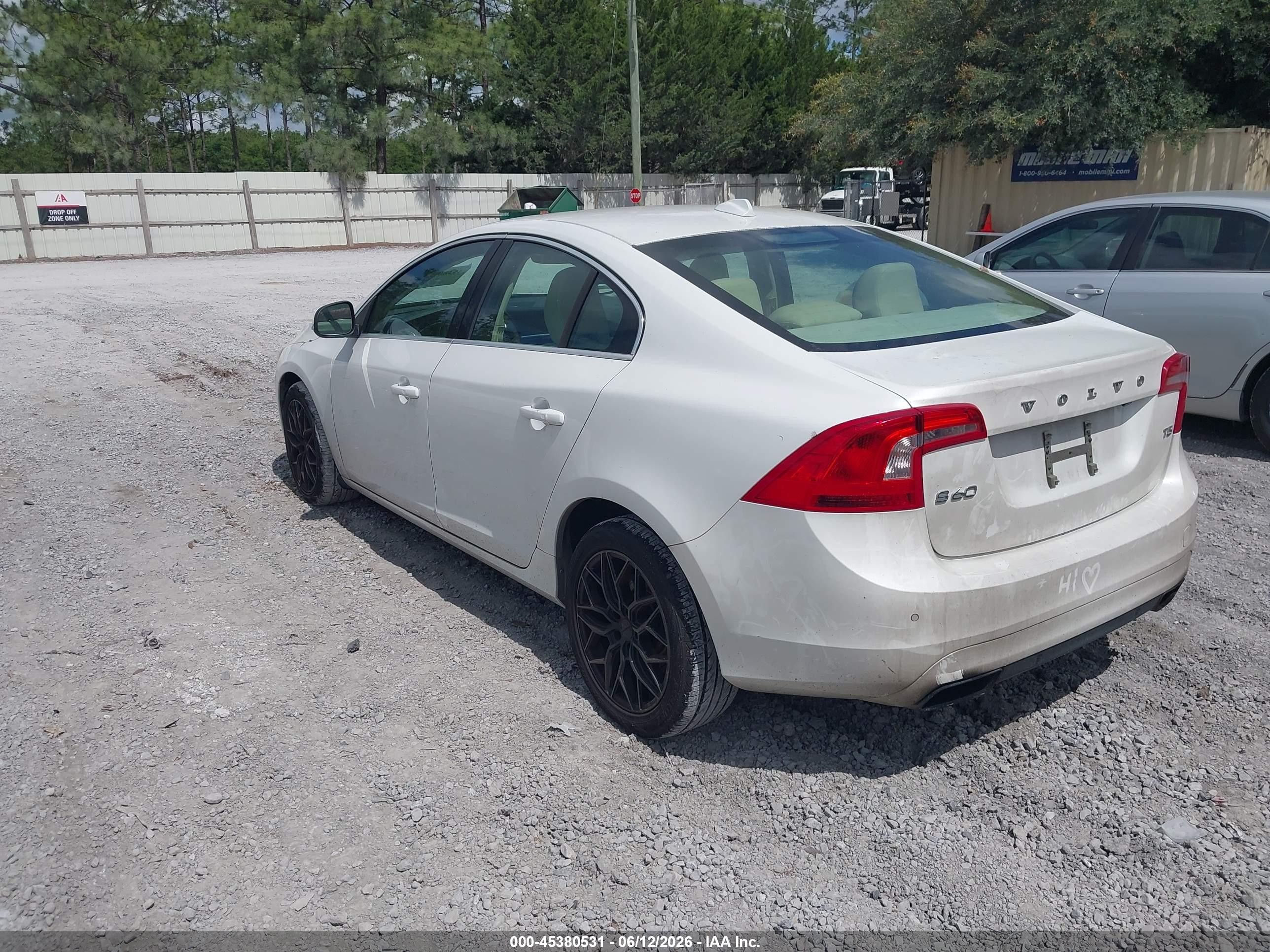 2015 Volvo S60 T5 Platinum White vin: YV140MFM1F1355727