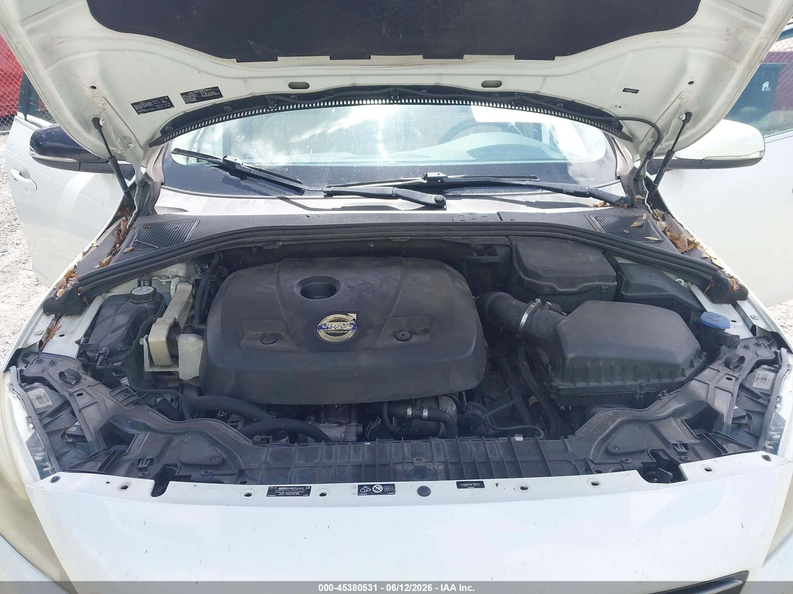 2015 Volvo S60 T5 Platinum White vin: YV140MFM1F1355727