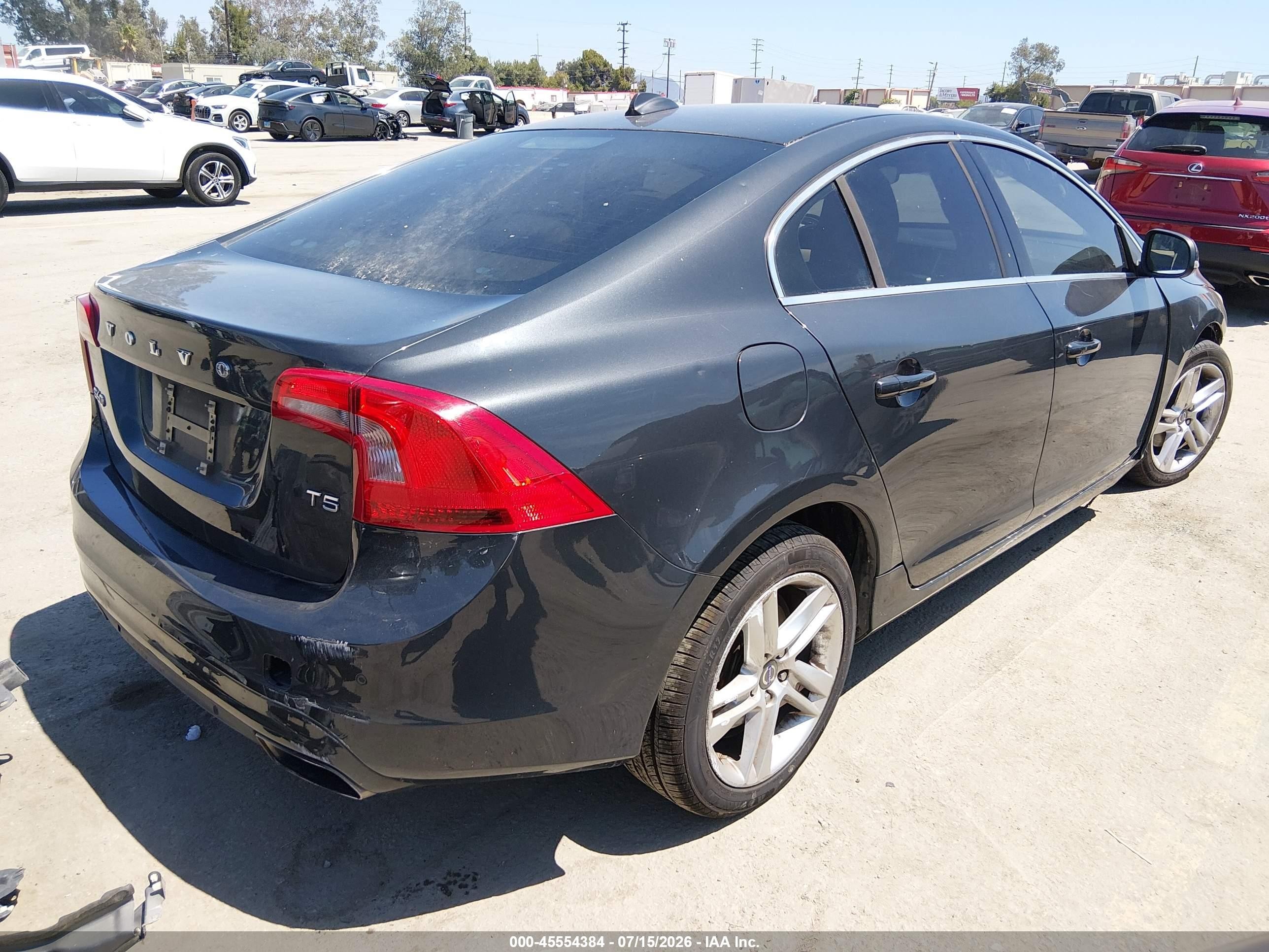 2015 Volvo S60 T5 Platinum Gray vin: YV140MFM8F1351805