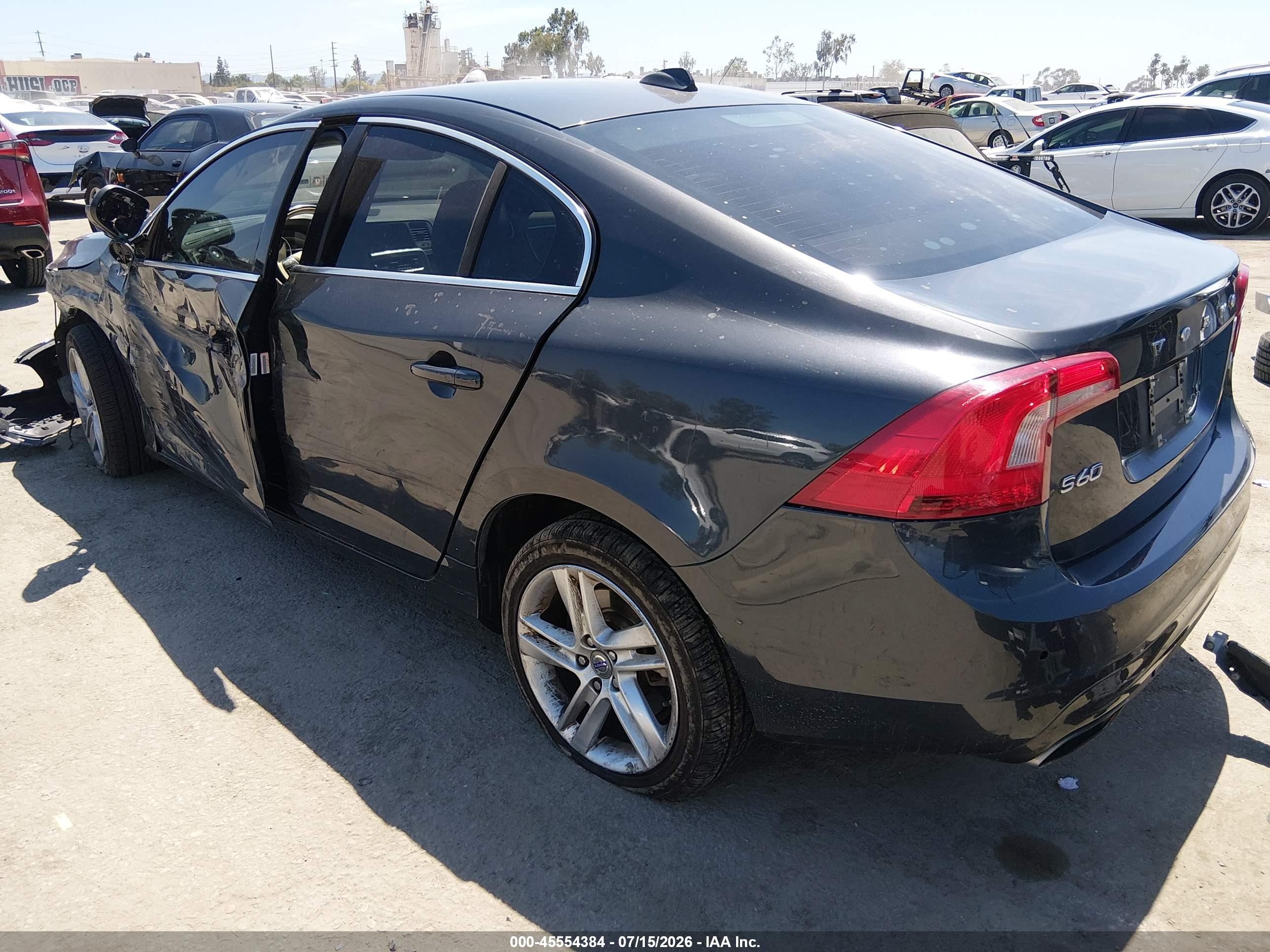 2015 Volvo S60 T5 Platinum Gray vin: YV140MFM8F1351805
