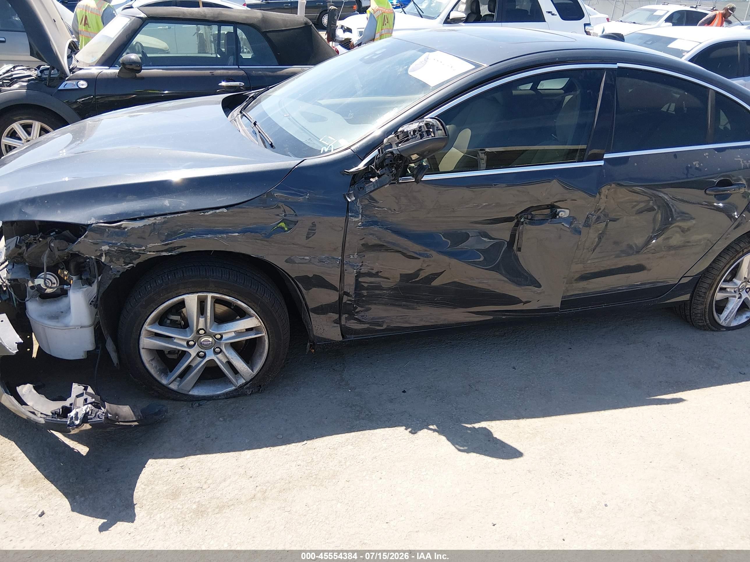 2015 Volvo S60 T5 Platinum Gray vin: YV140MFM8F1351805