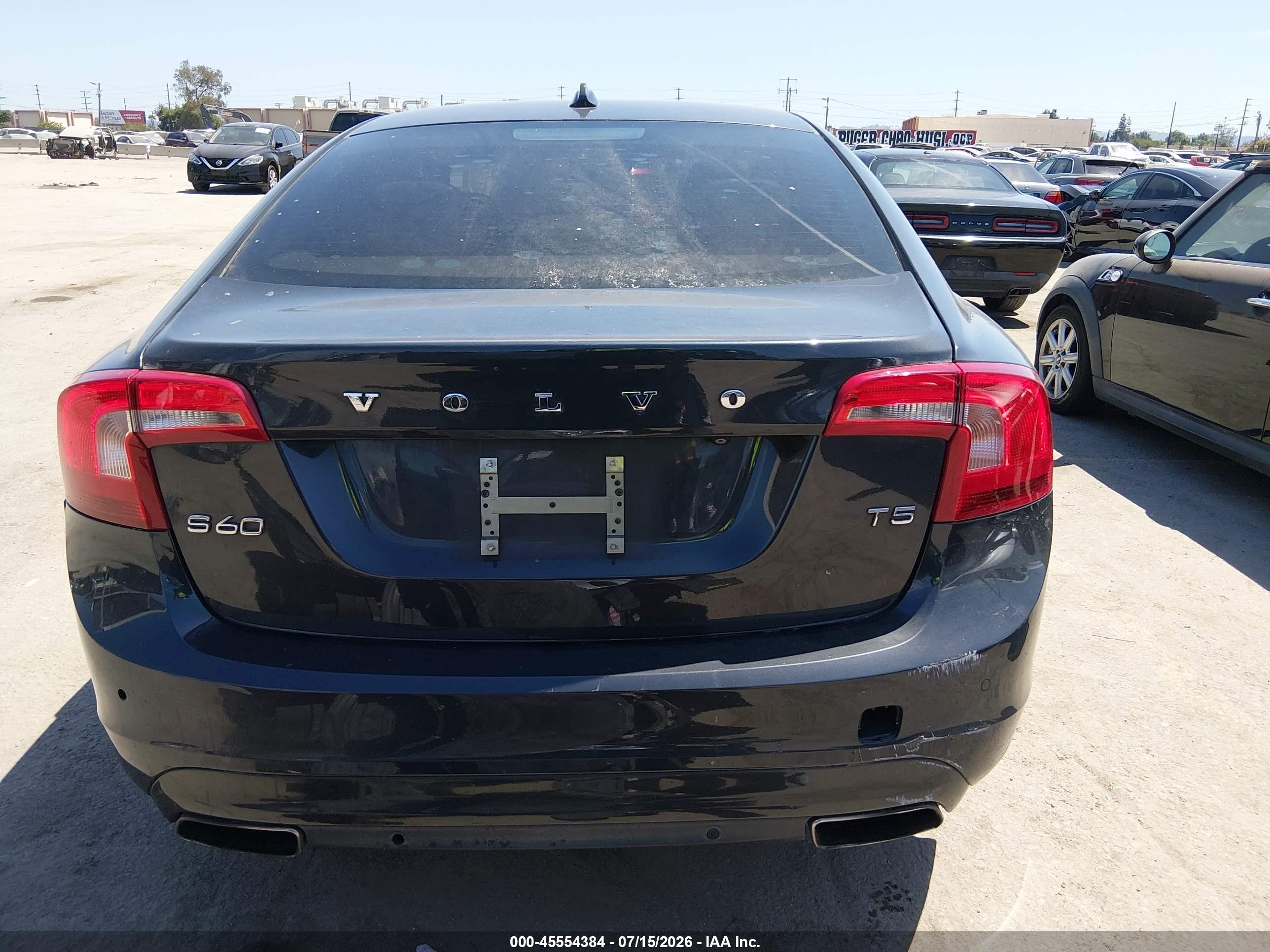 2015 Volvo S60 T5 Platinum Gray vin: YV140MFM8F1351805