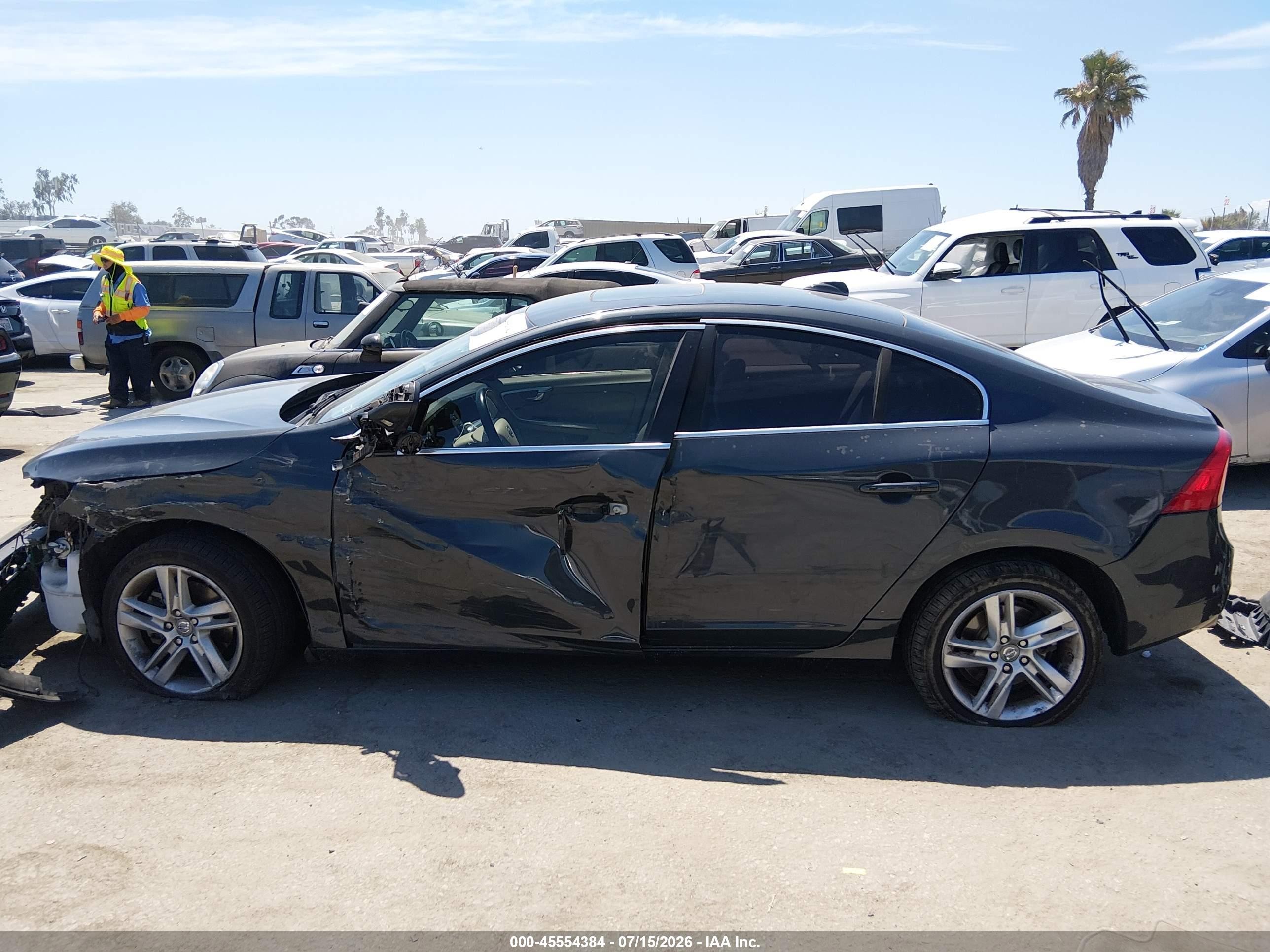2015 Volvo S60 T5 Platinum Gray vin: YV140MFM8F1351805