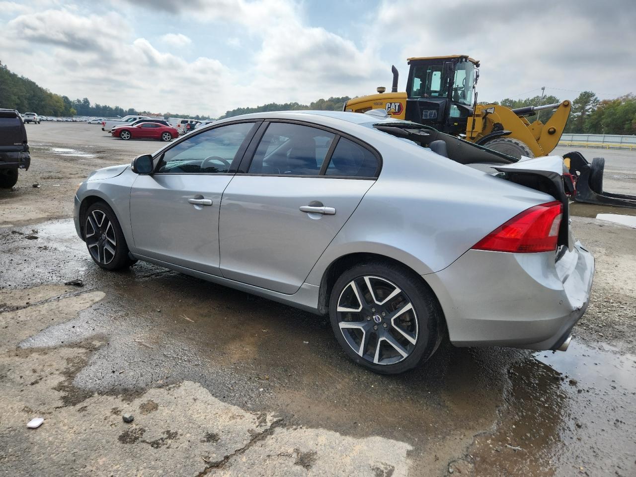 2017 Volvo S60 Dynamic Silver vin: YV140MTL8H2431422