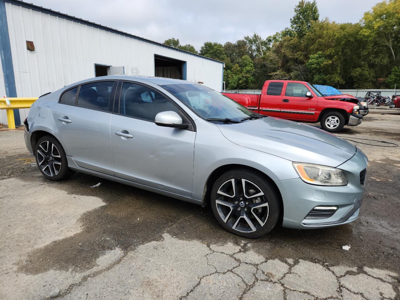 2017 Volvo S60 Dynamic Silver vin: YV140MTL8H2431422
