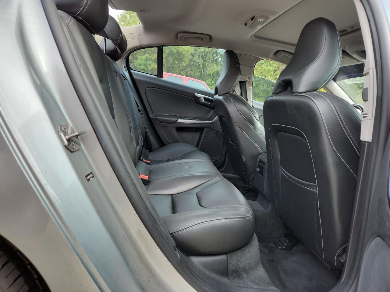 2017 Volvo S60 Dynamic Silver vin: YV140MTL8H2431422