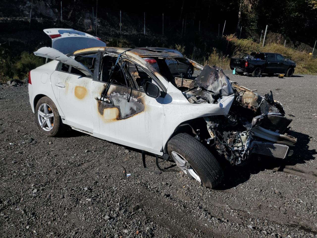 2018 Volvo S60 Dynamic White vin: YV140MTL9J2458828