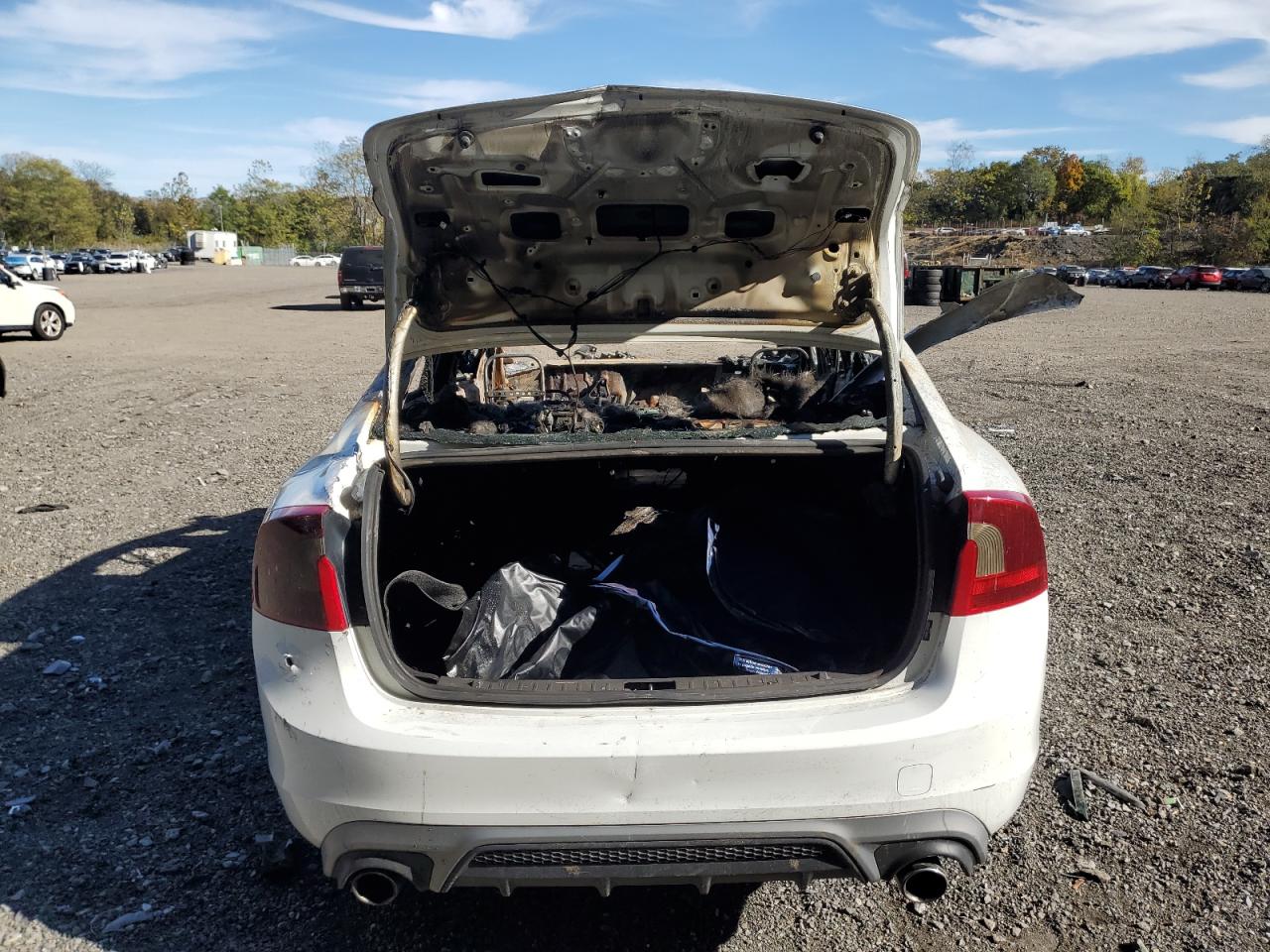 2018 Volvo S60 Dynamic White vin: YV140MTL9J2458828