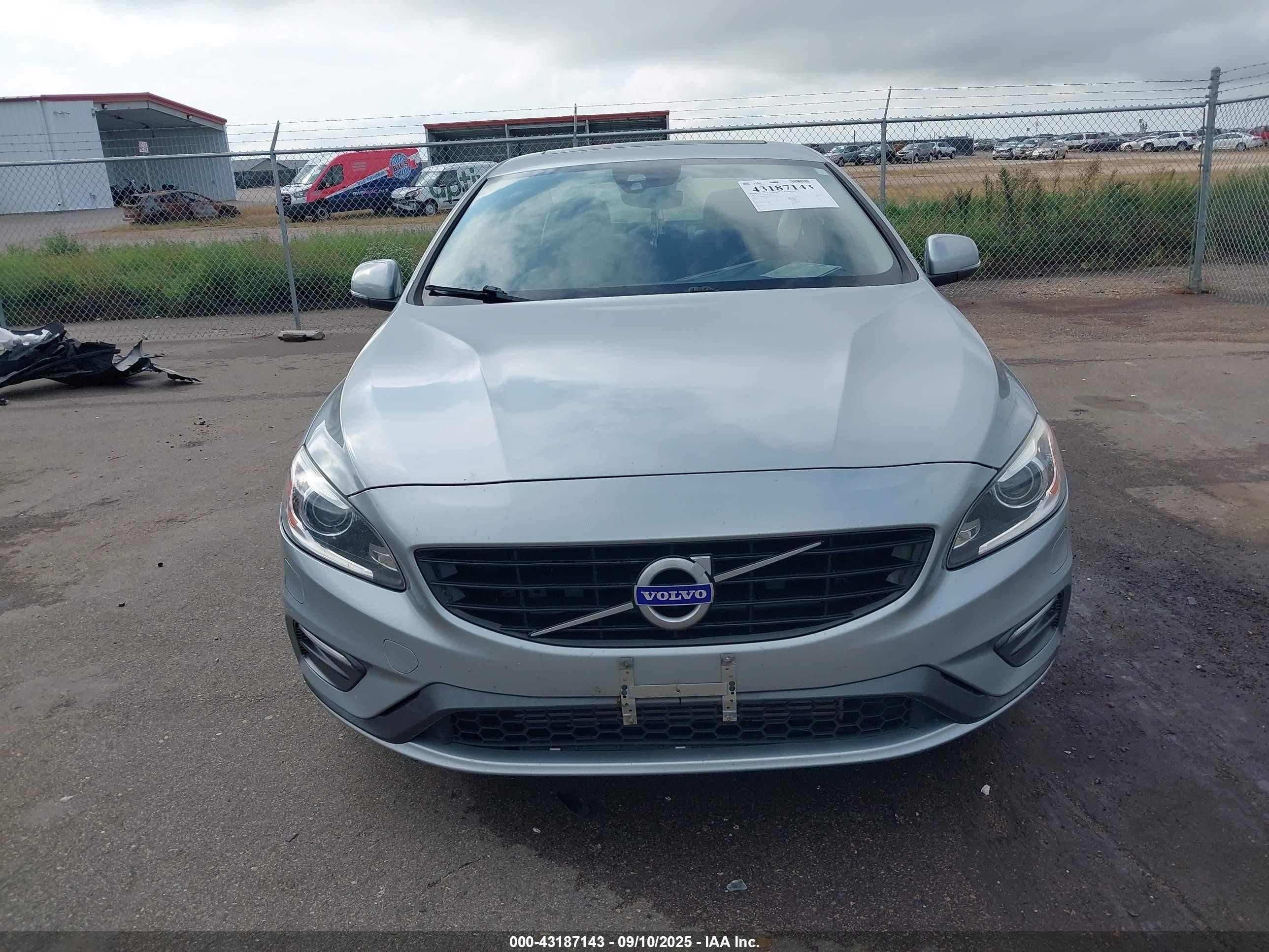 2017 Volvo S60 T5 Dynamic Silver vin: YV140MTLXH2435391
