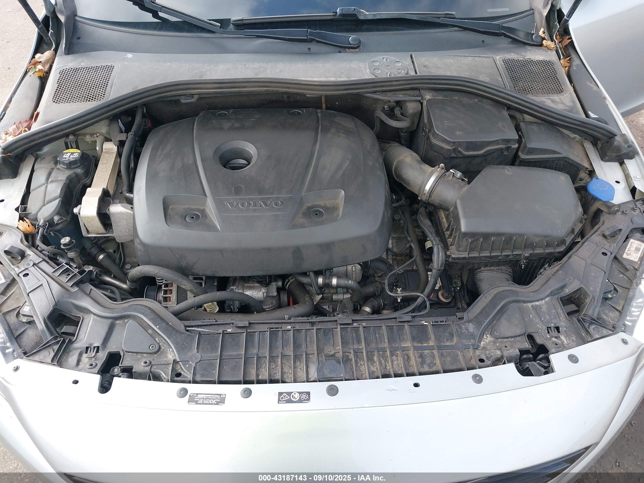 2017 Volvo S60 T5 Dynamic Silver vin: YV140MTLXH2435391