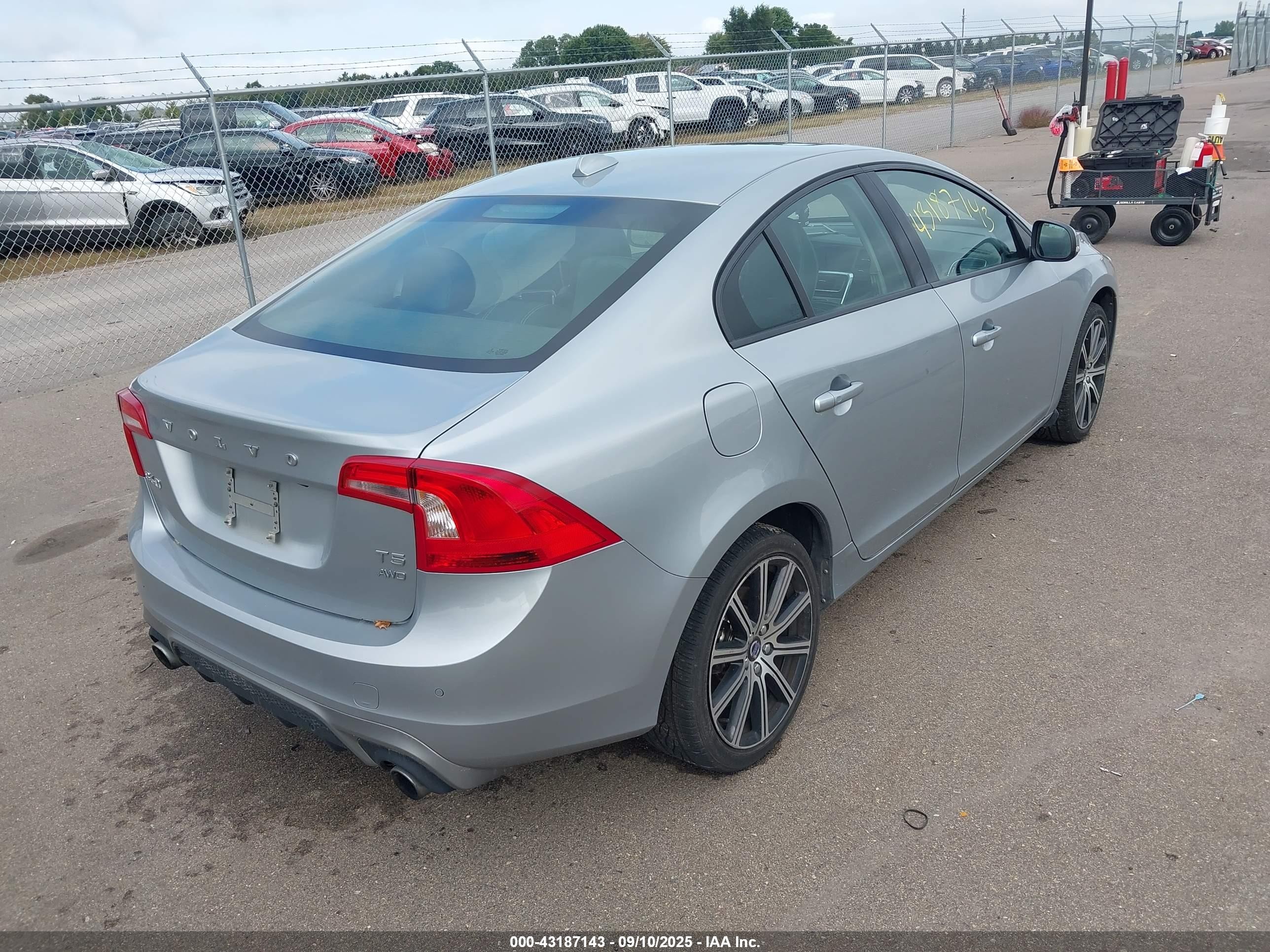 2017 Volvo S60 T5 Dynamic Silver vin: YV140MTLXH2435391