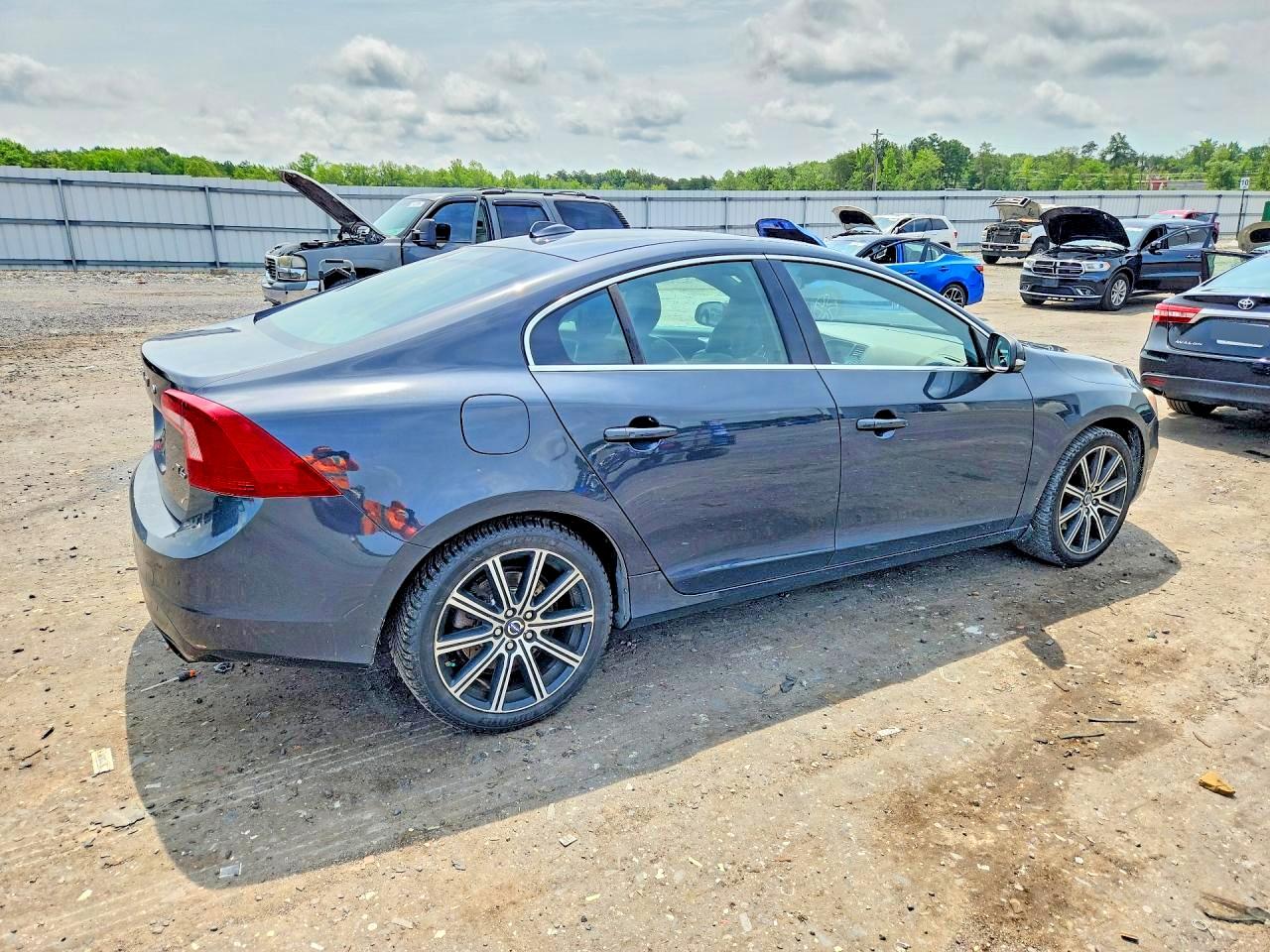 2015 Volvo S60 Premier Gray vin: YV149MFK5F1343312