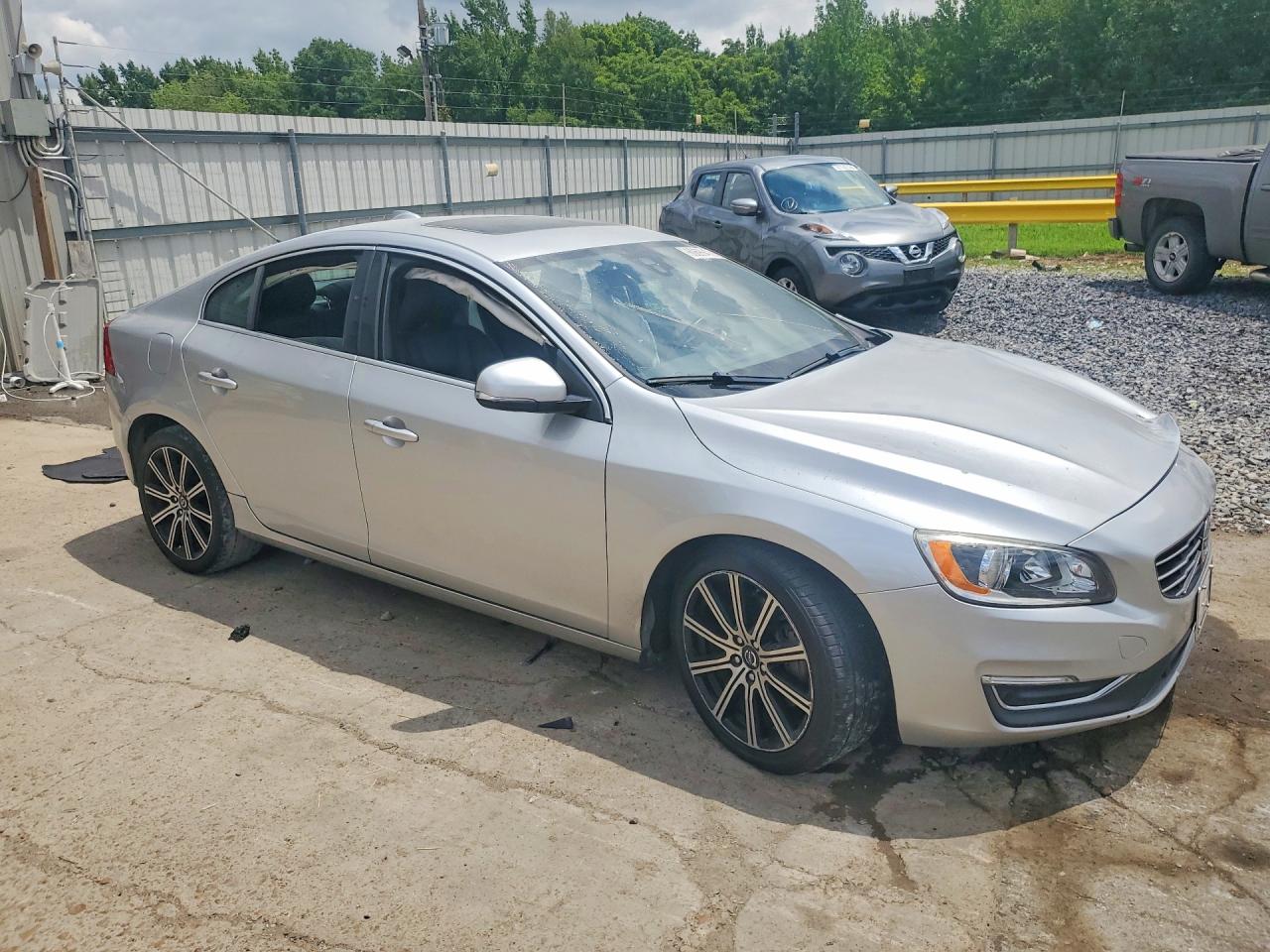 2015 Volvo S60 Premier Silver vin: YV149MFK7F1340217