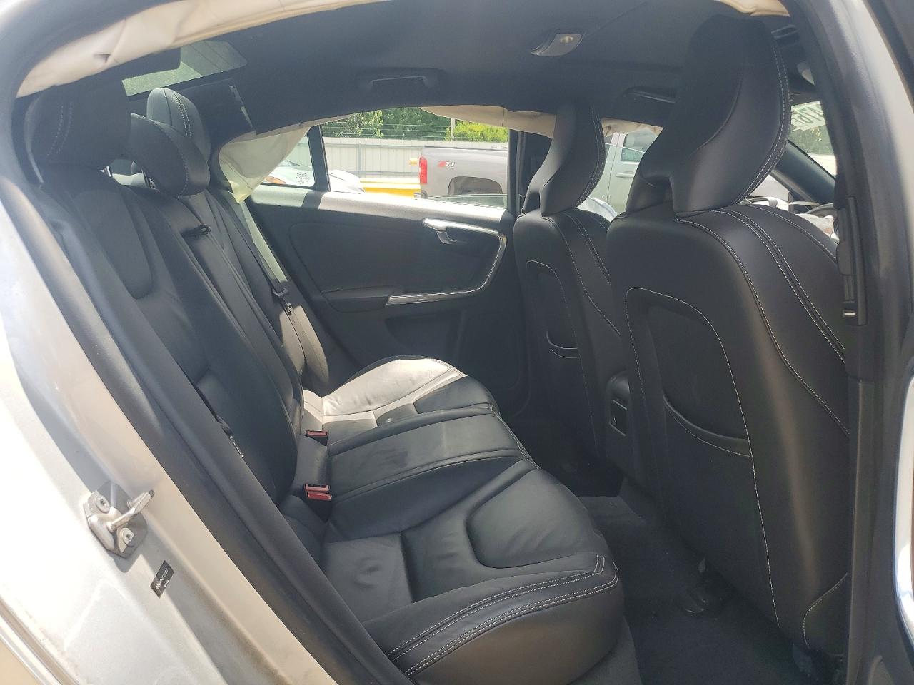 2015 Volvo S60 Premier Silver vin: YV149MFK7F1340217