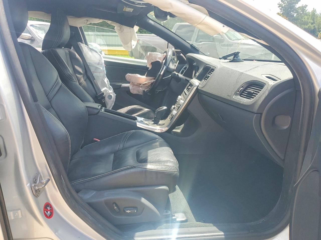 2015 Volvo S60 Premier Silver vin: YV149MFK7F1340217
