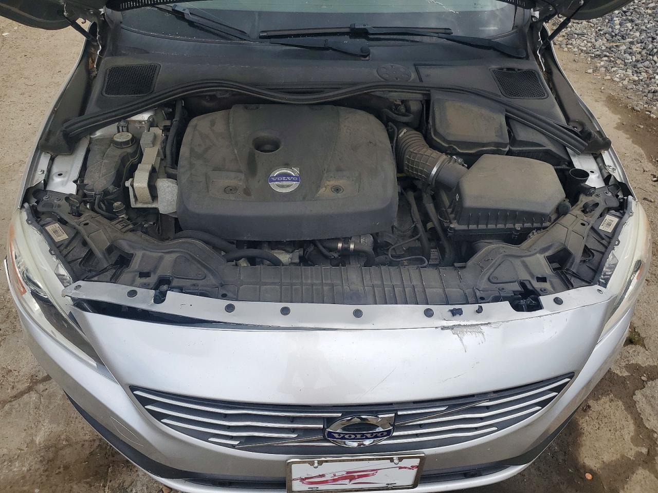 2015 Volvo S60 Premier Silver vin: YV149MFK7F1340217