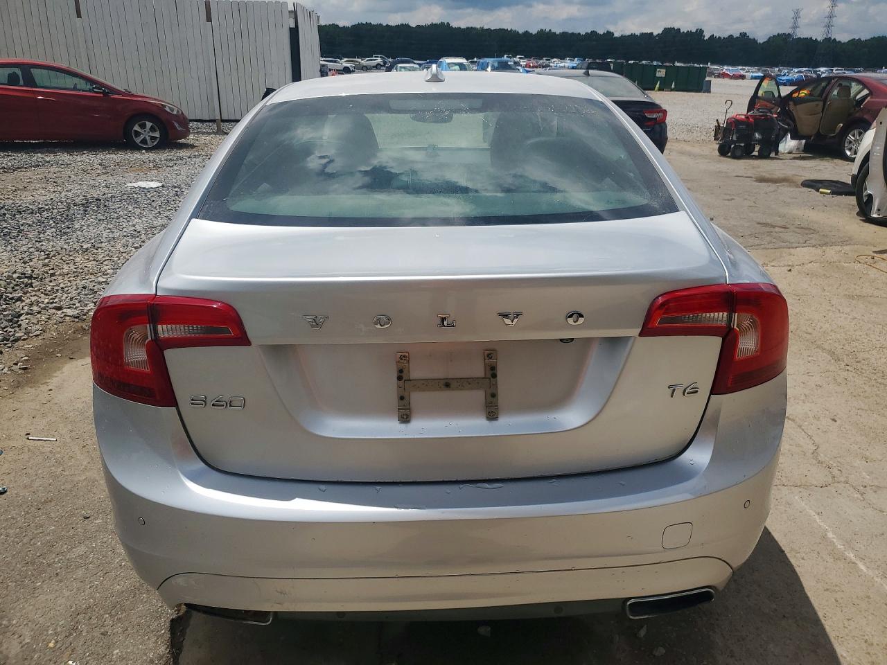 2015 Volvo S60 Premier Silver vin: YV149MFK7F1340217